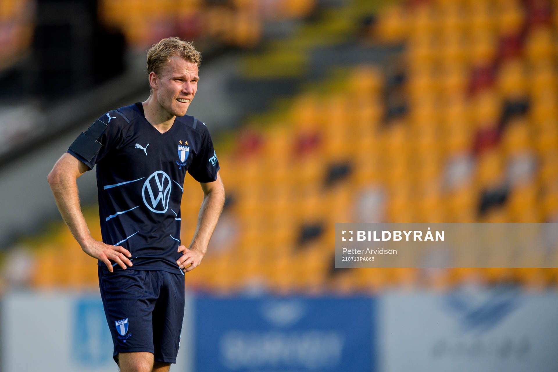 Oscar Lewicki of Malmö FF looks dejected