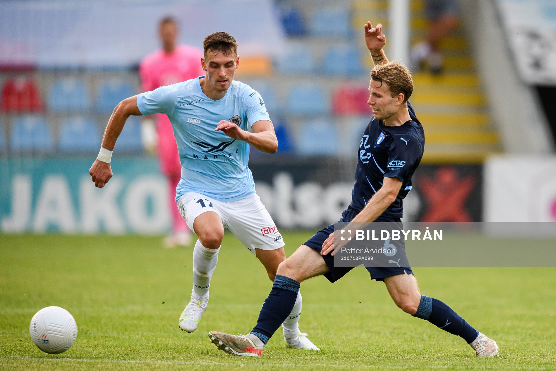 Vladislavs Fjodorovs of Riga and Oscar Lewicki of Malmö FF