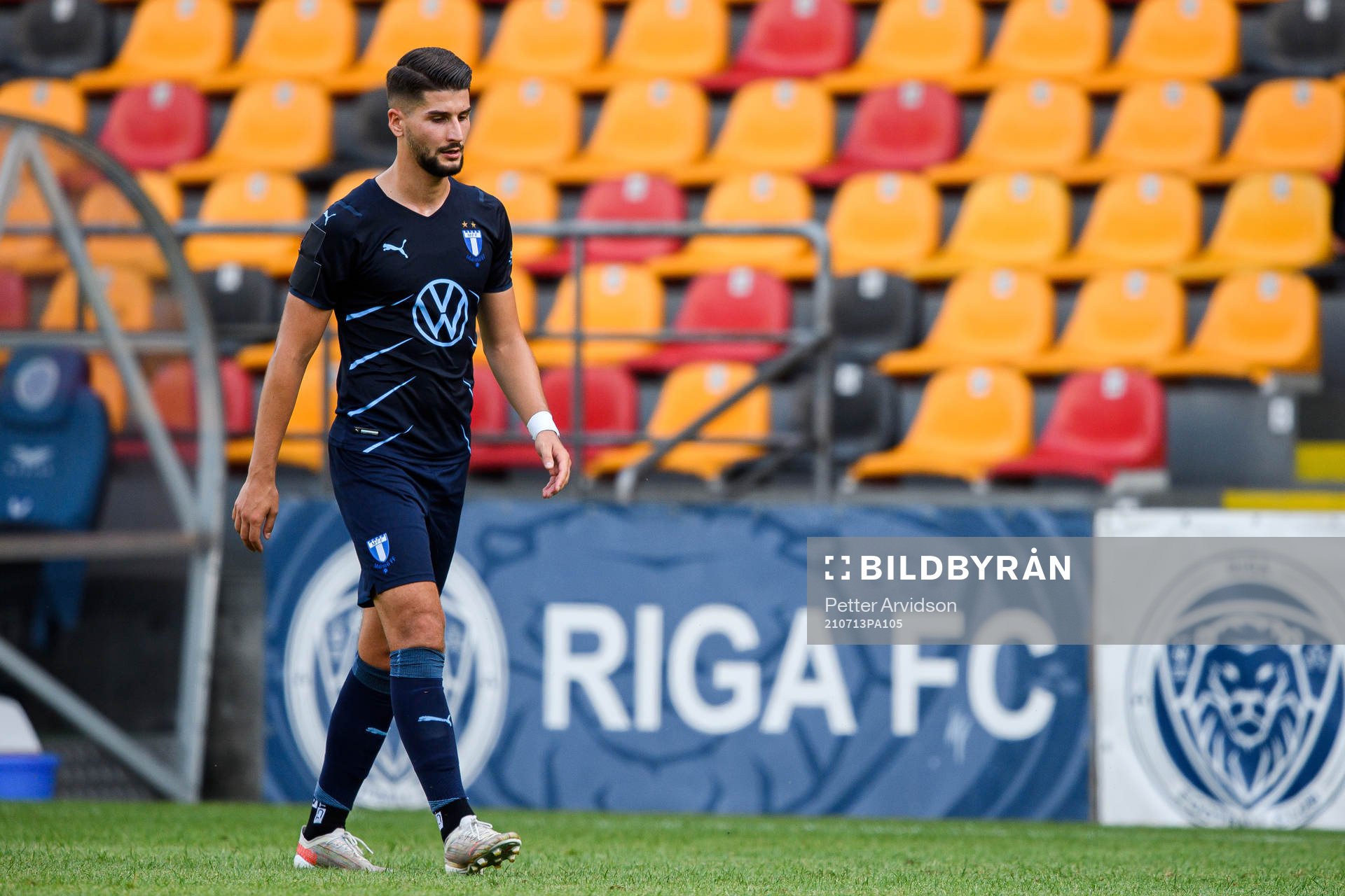 Antonio Colak of Malmö FF looks dejected