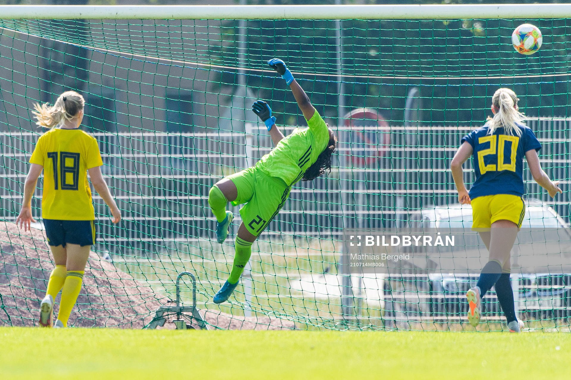 s målvakt Vendela Persbeck släpper in 2-2