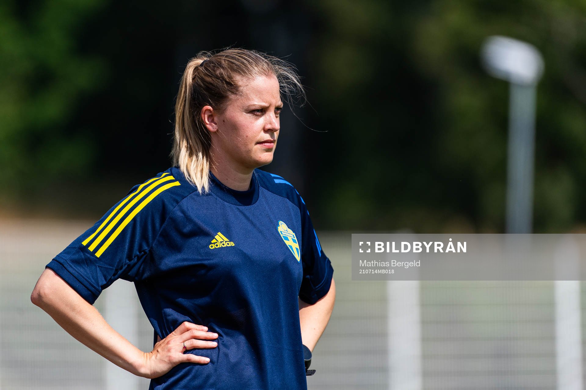 Förbundskapten Caroline Sjöblom under en internmatch i fotboll mellan Sveriges F18 och F17 den 14 juli 2021 i Göteborg. 