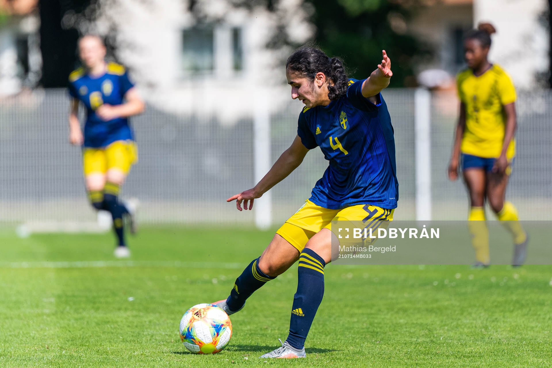F17:s Nesrin Akgun under en internmatch i fotboll mellan Sveriges F18 och F17 den 14 juli 2021 i Göteborg. 