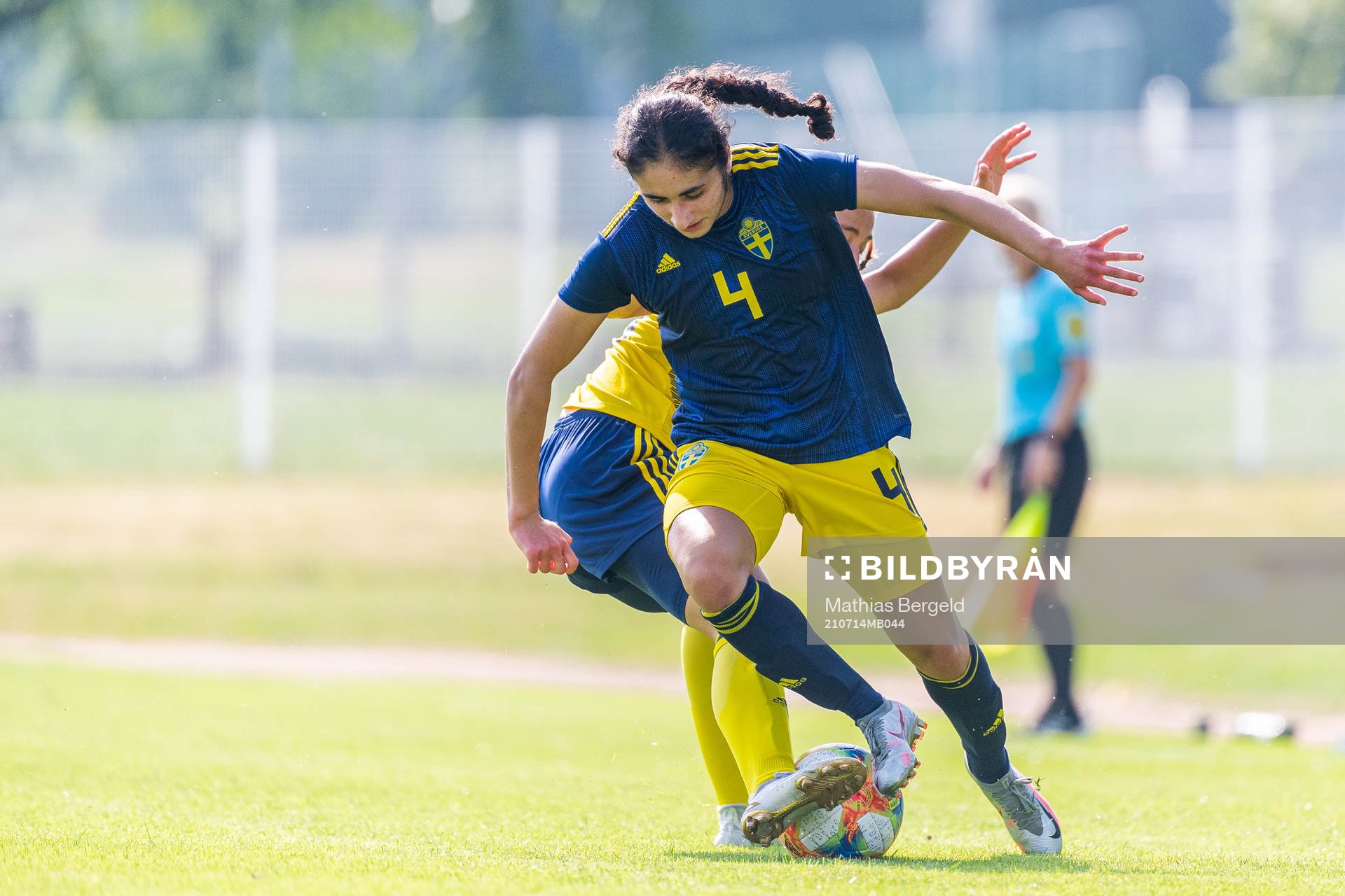 F17:s Nesrin Akgun under en internmatch i fotboll mellan Sveriges F18 och F17 den 14 juli 2021 i Göteborg. 