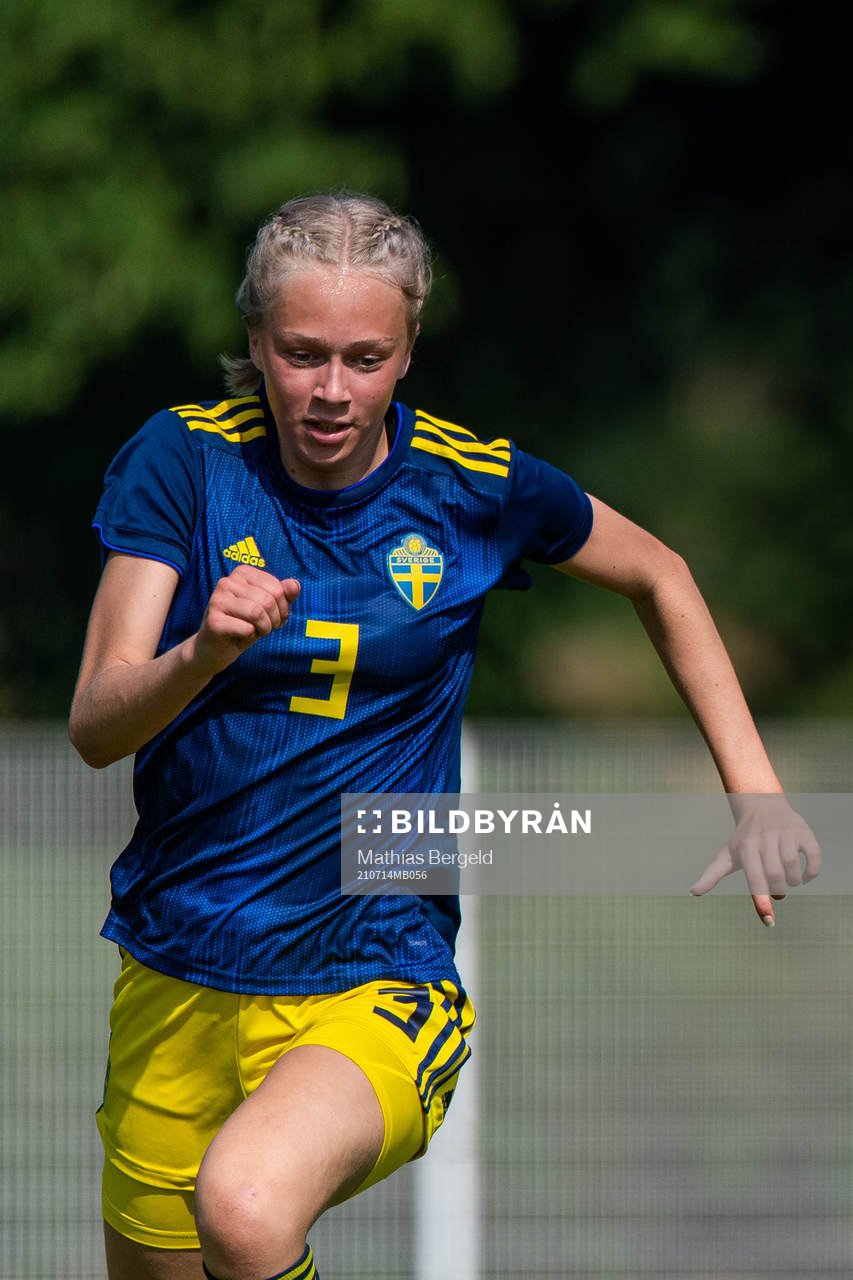 s Lisa Löwing