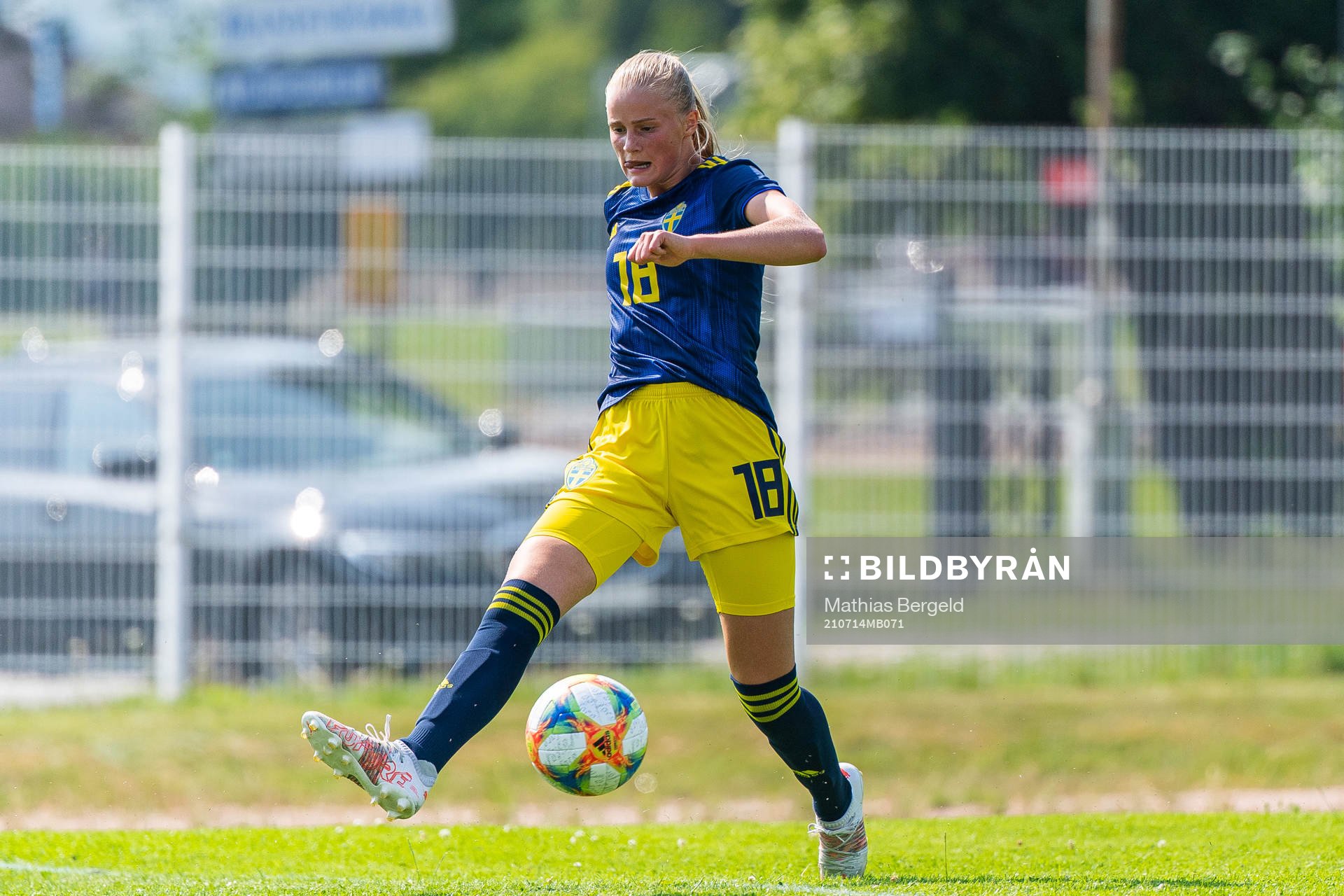 F17:s Hanna Stenberg under en internmatch i fotboll mellan Sveriges F18 och F17 den 14 juli 2021 i Göteborg. 