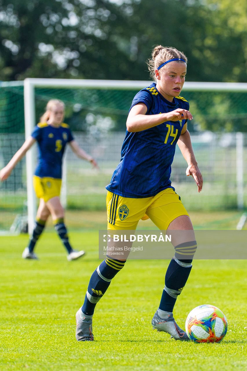 s Chloe Eriksson