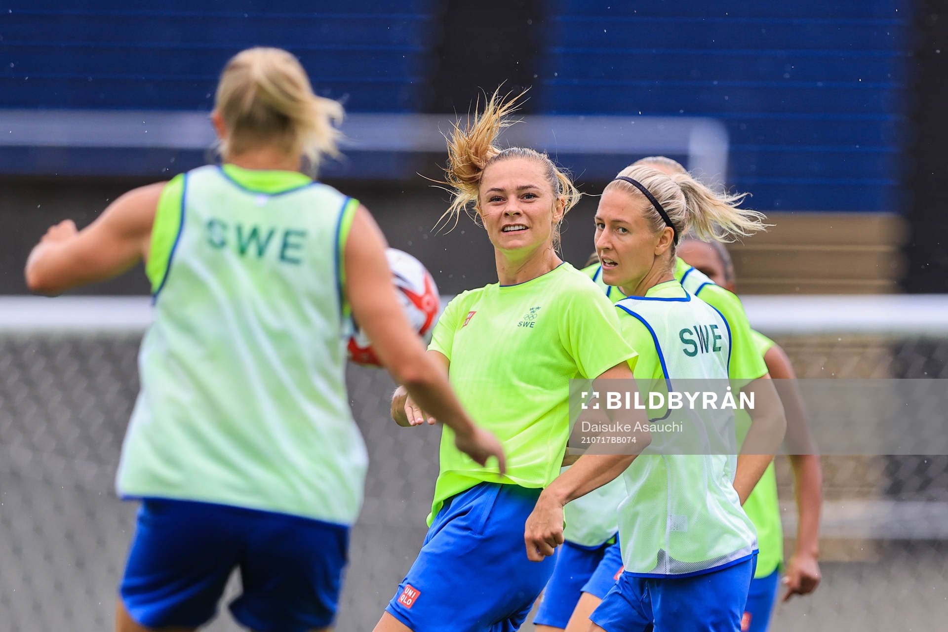 Fridolina Rolfö and Emma Kullberg of the Swedish national