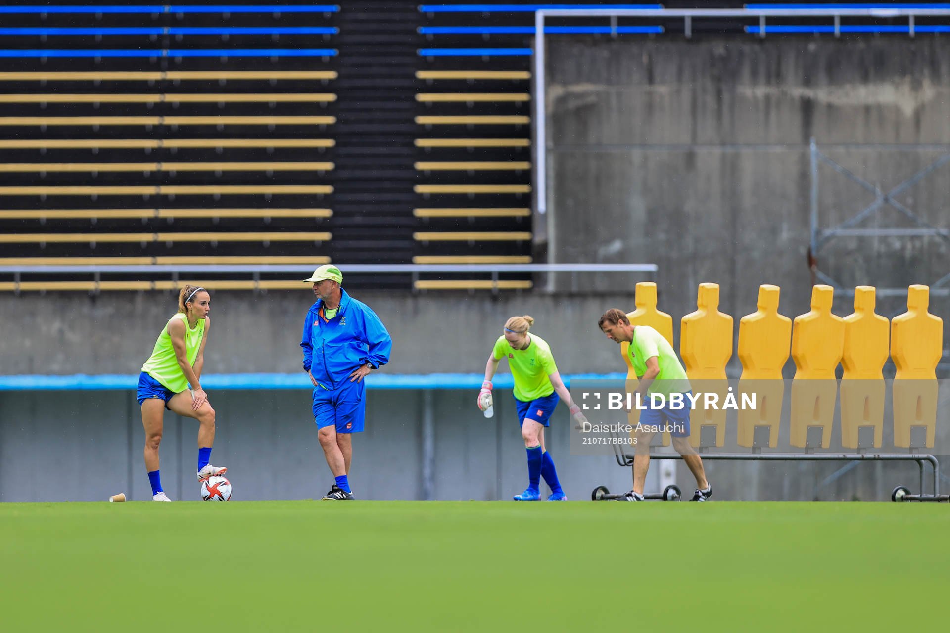 Kosovare Asllani and Peter Gerhardsson, head coach of the