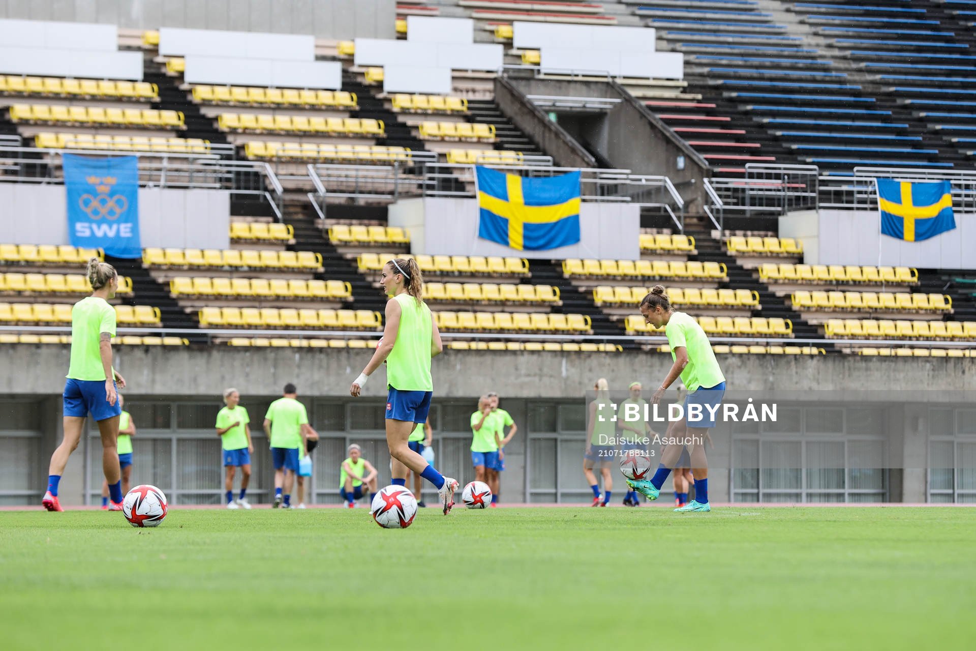 Kosovare Asllani and Filippa Angeldahl of the Swedish