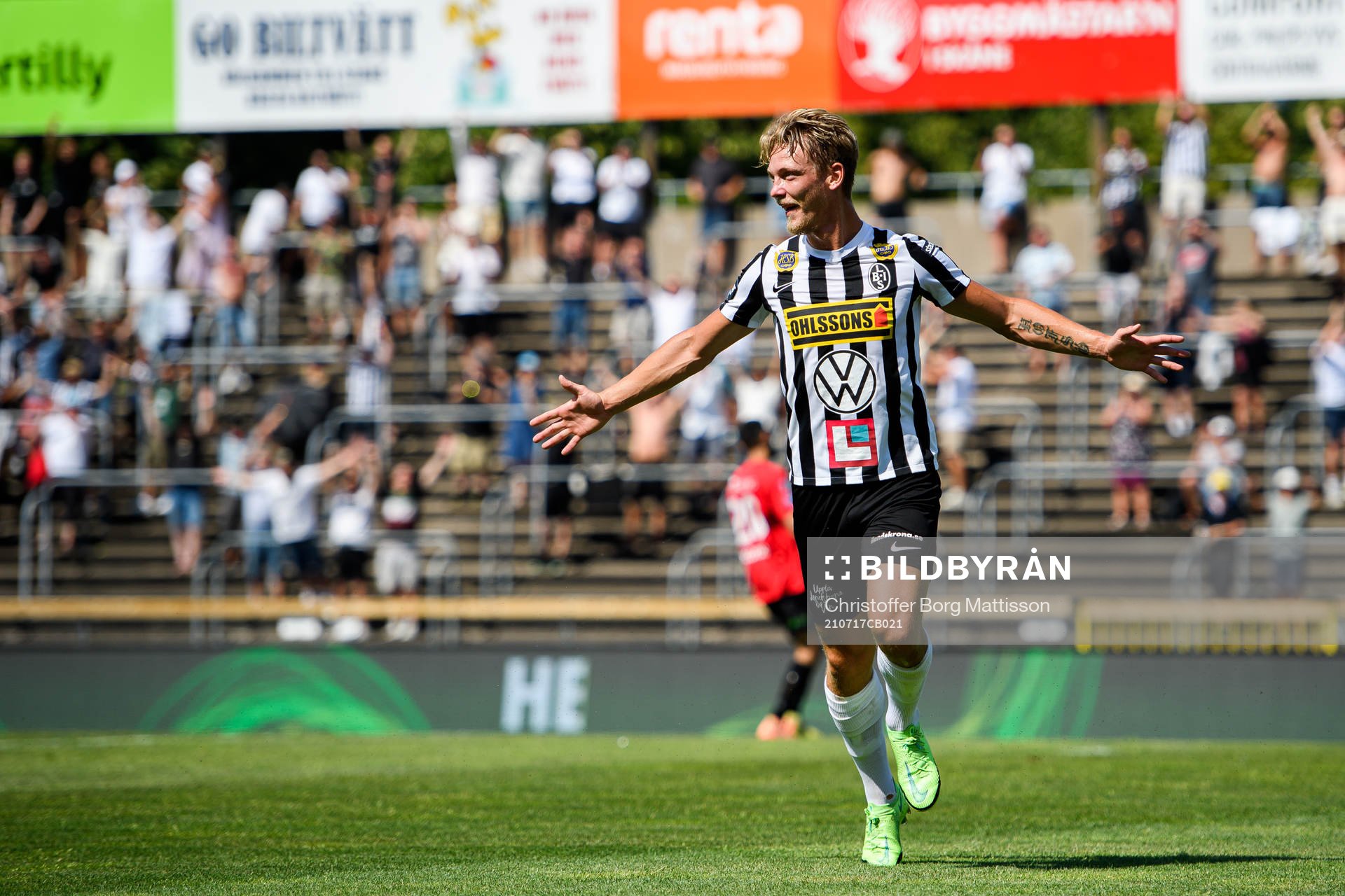 Landskronas Robin Hofsö jublar
