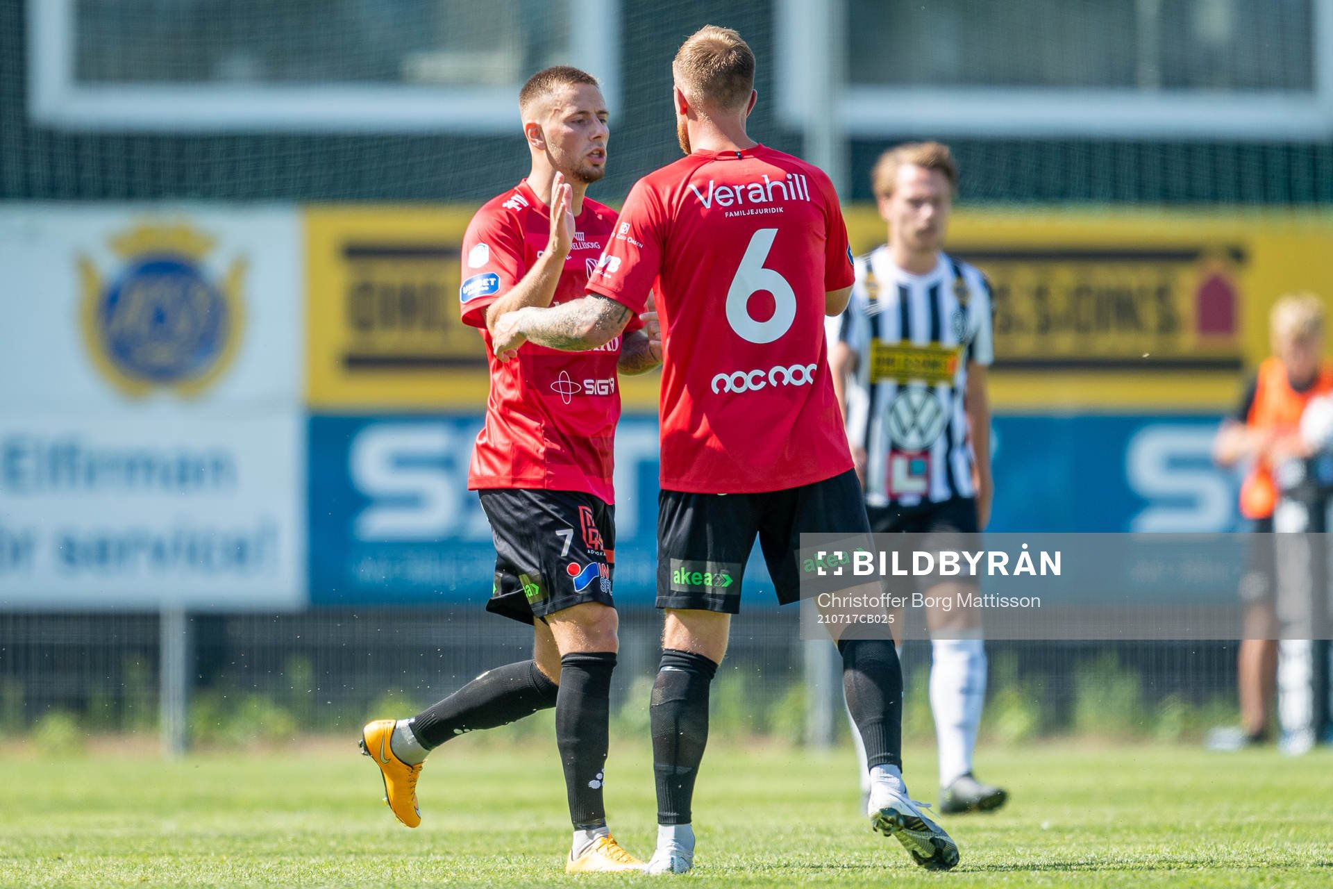 Trelleborgs Petar Petrovic och Jesper Modig jublar