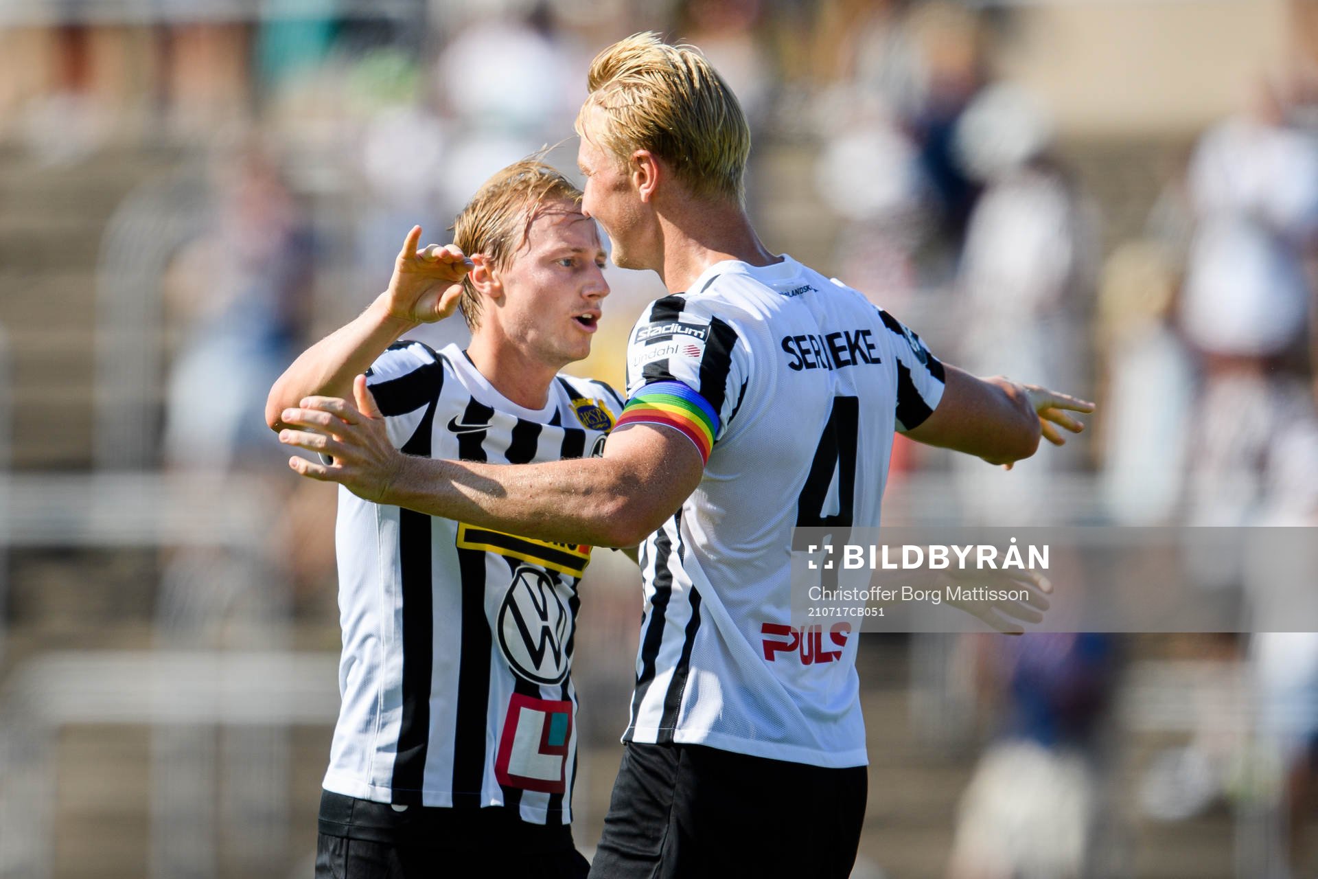 Landskronas Måns Ekvall och Viktor Wihlstrand jublar efter fotbollsmatchen i Superettan mellan Landskrona och Trelleborg den 17 juli 2021 i Landskrona.