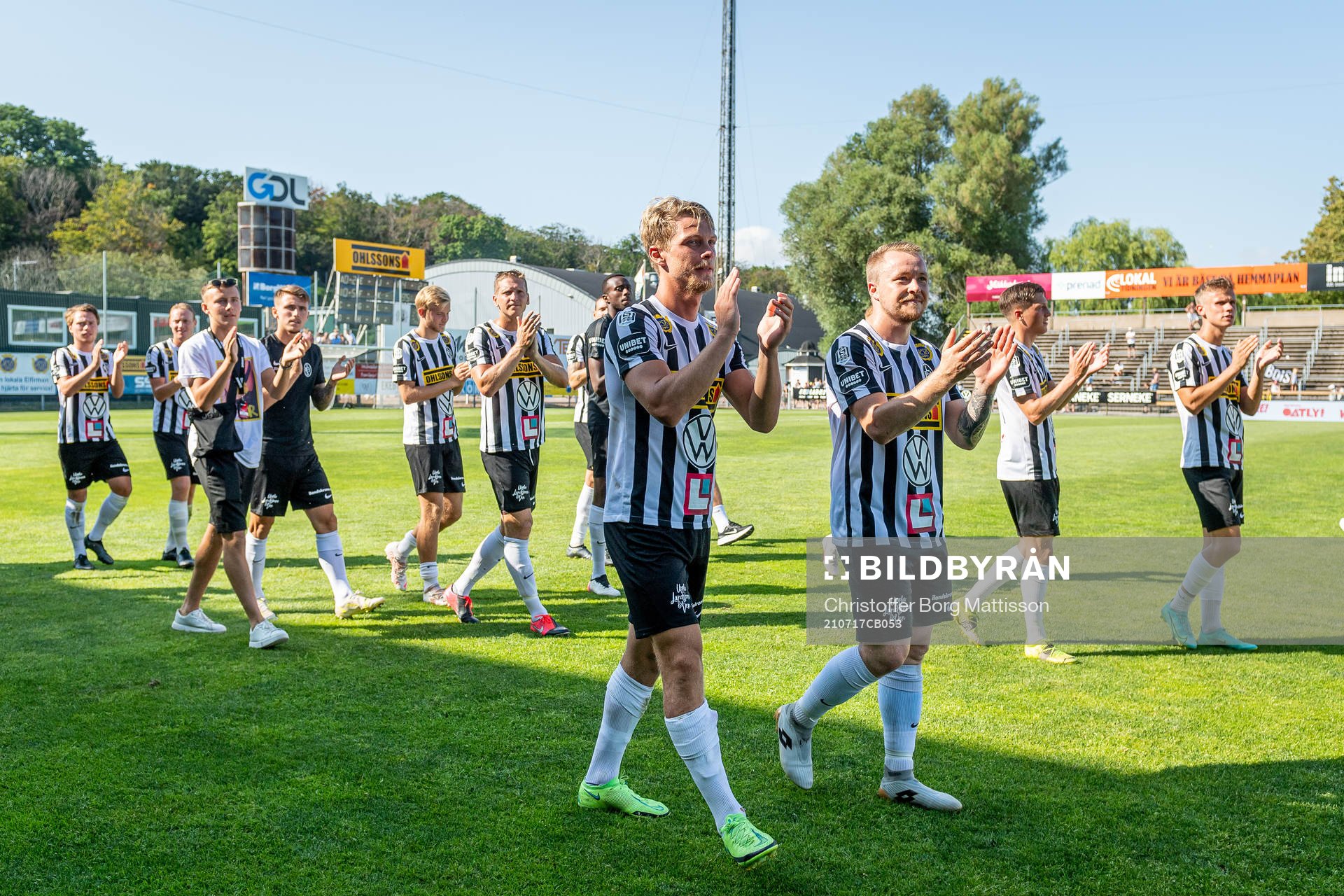 Landskronas spelare tackar publiken