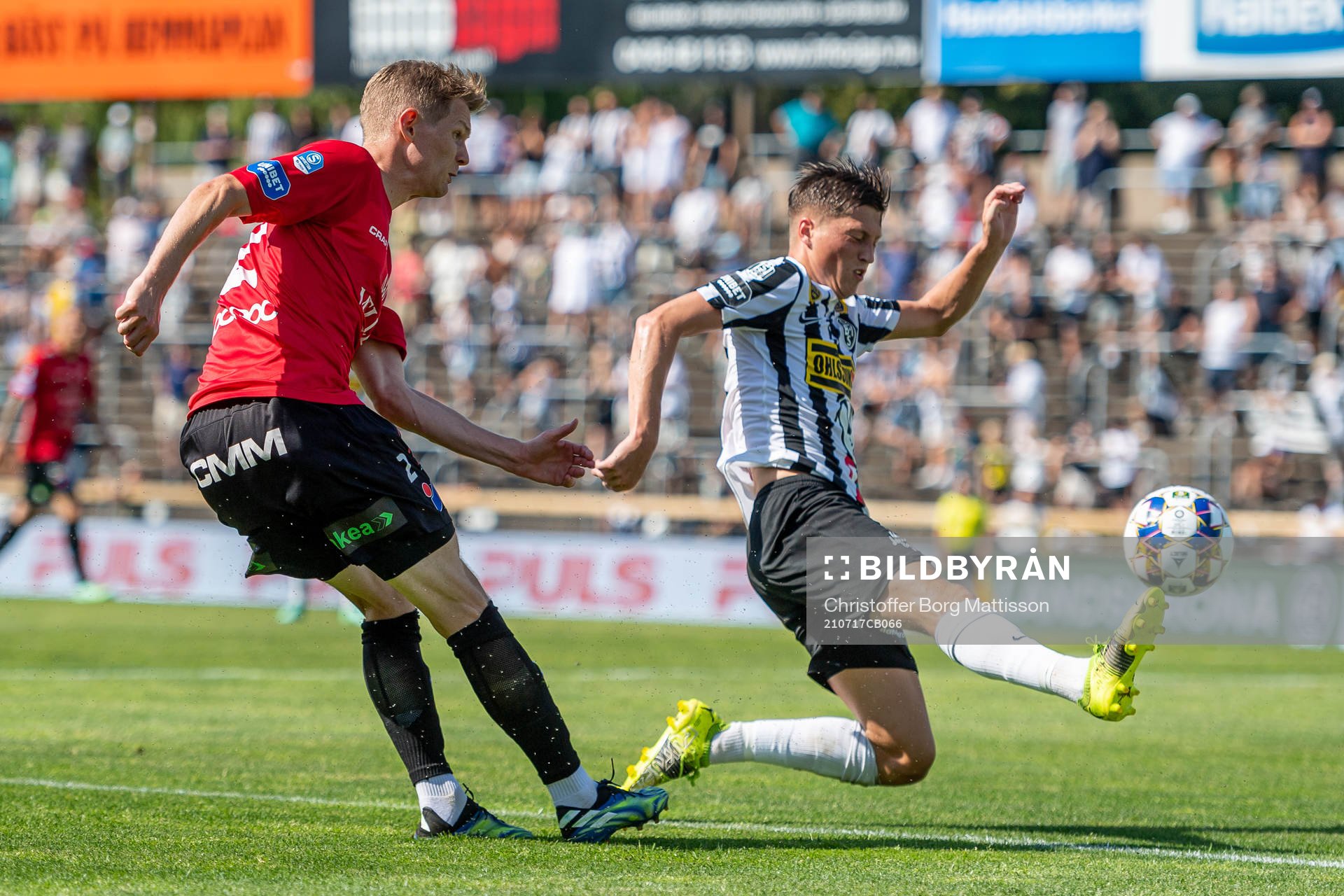 Trelleborgs Fritiof Björkén och Landskronas Kevin Jensen