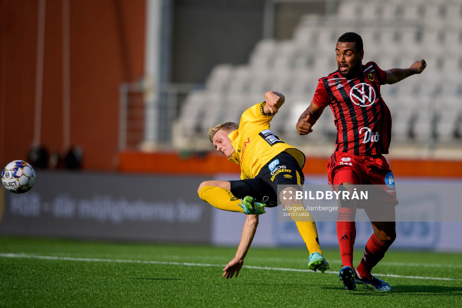 Elfsborgs Jeppe Møldrup Okkels och Östersunds Noah Sonko