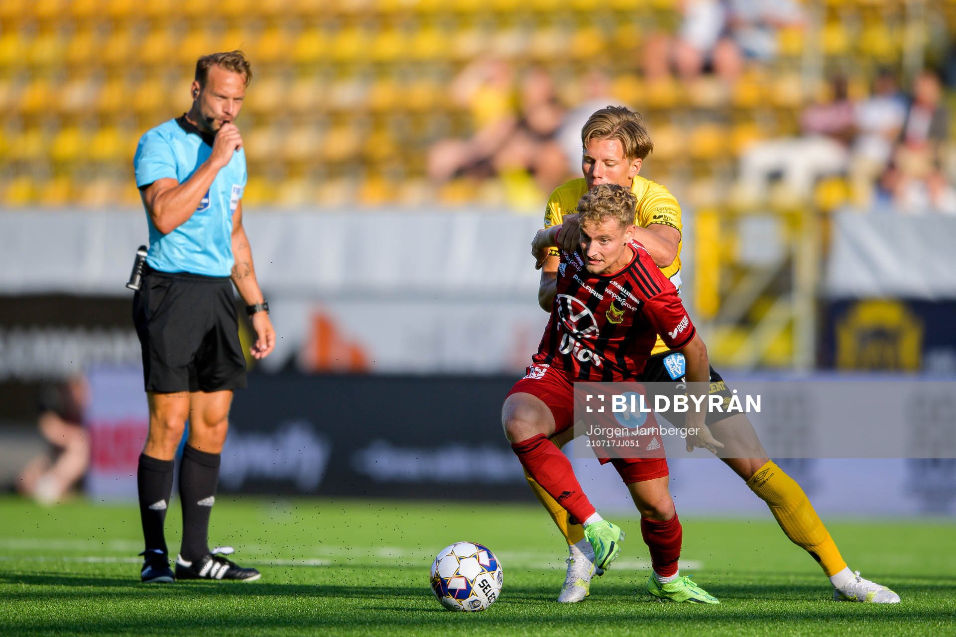 Östersunds Henrik Bellman och Elfsborgs Noah Söderberg