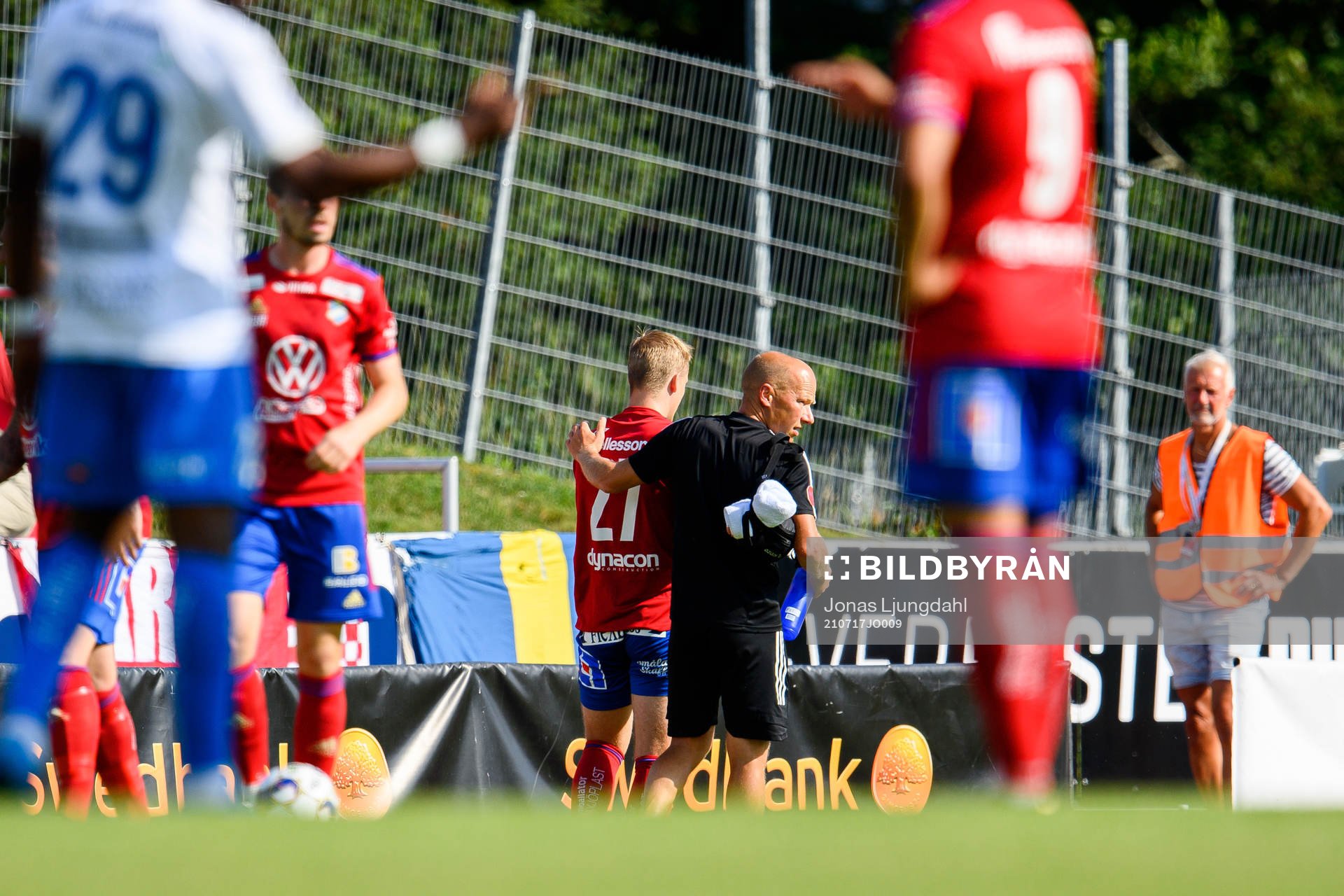 Östers Billy Nordström lämnar planen