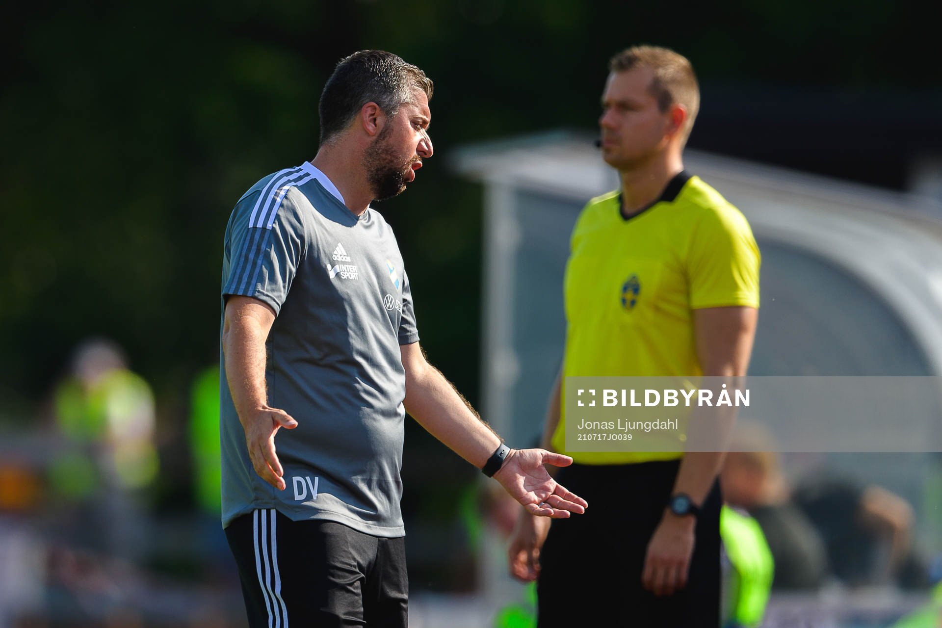 Östers tränare Dennis Velic deppar