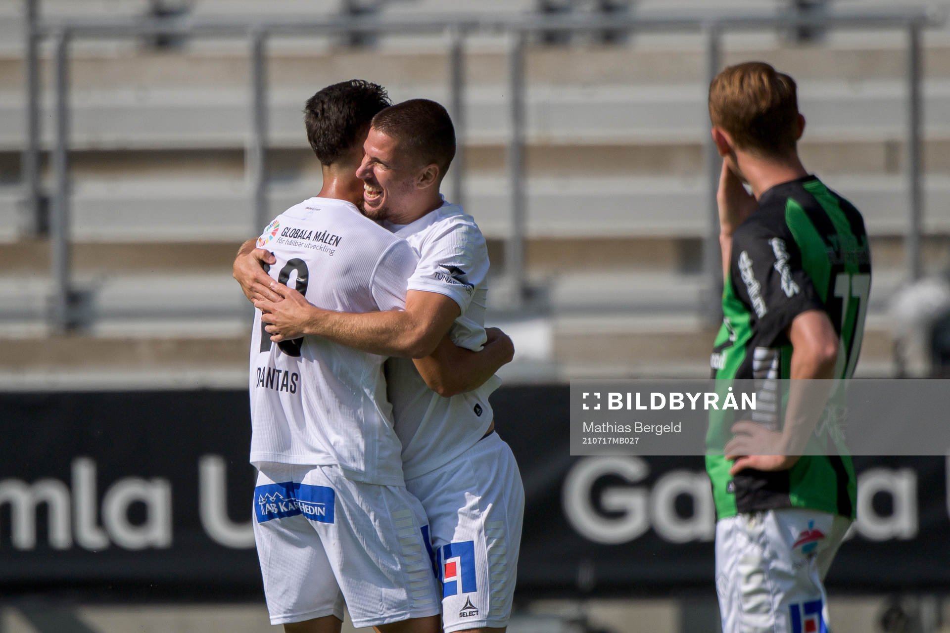 Brages Nicolas Gianini Dantas och Shkodran Maholli jublar efter 0-2 under fotbollsmatchen i Superettan mellan GAIS och Brage den 17 juli 2021 i Göteborg.