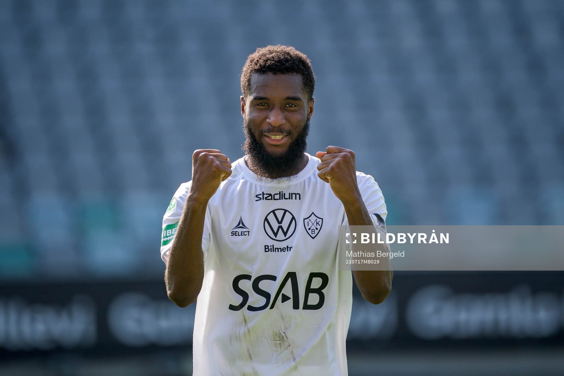 Brages Moses Makasi jublar efter fotbollsmatchen i Superettan mellan GAIS och Brage den 17 juli 2021 i Göteborg. 
