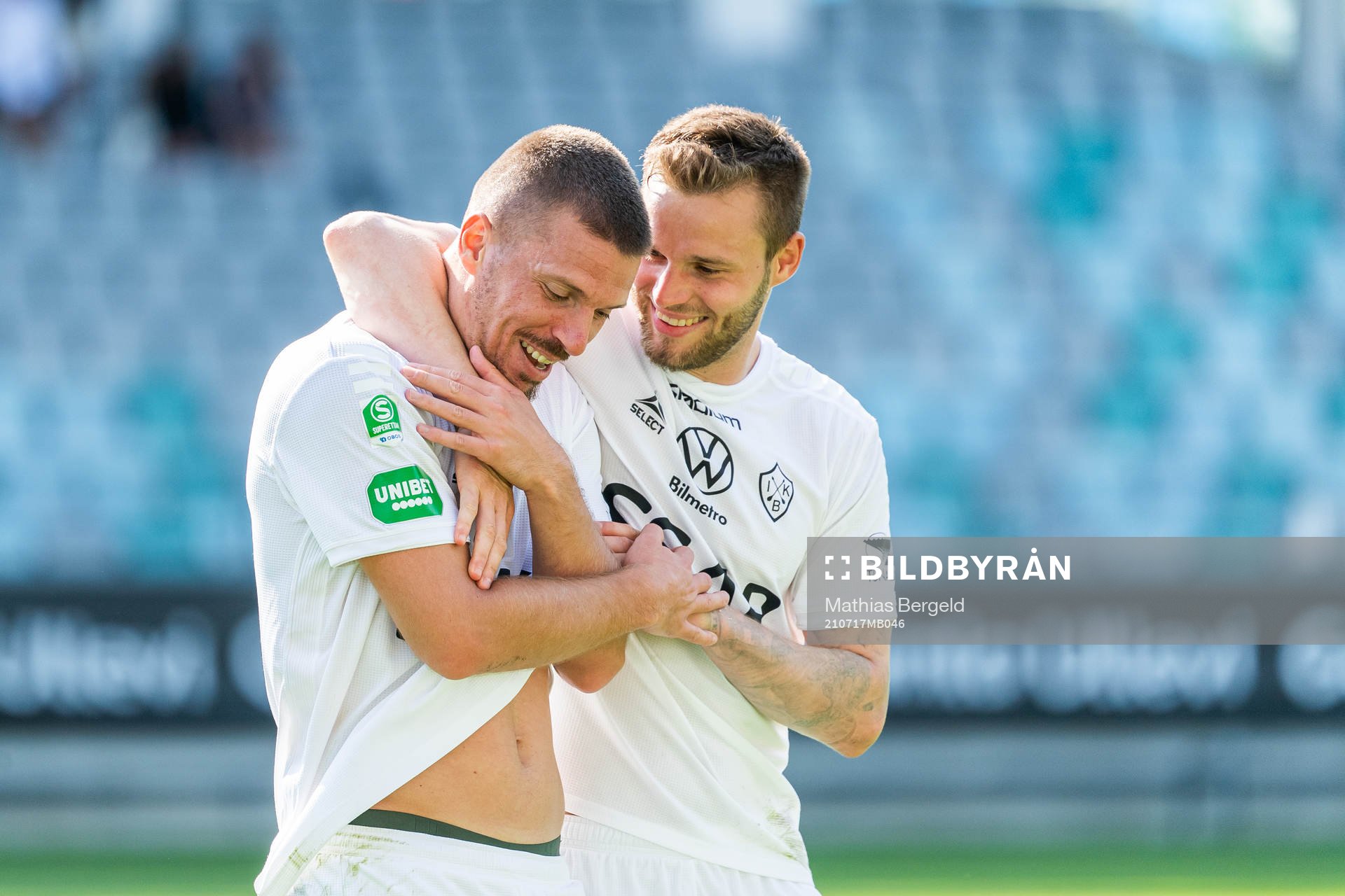 Brages Shkodran Maholli och Niklas Söderberg jublar