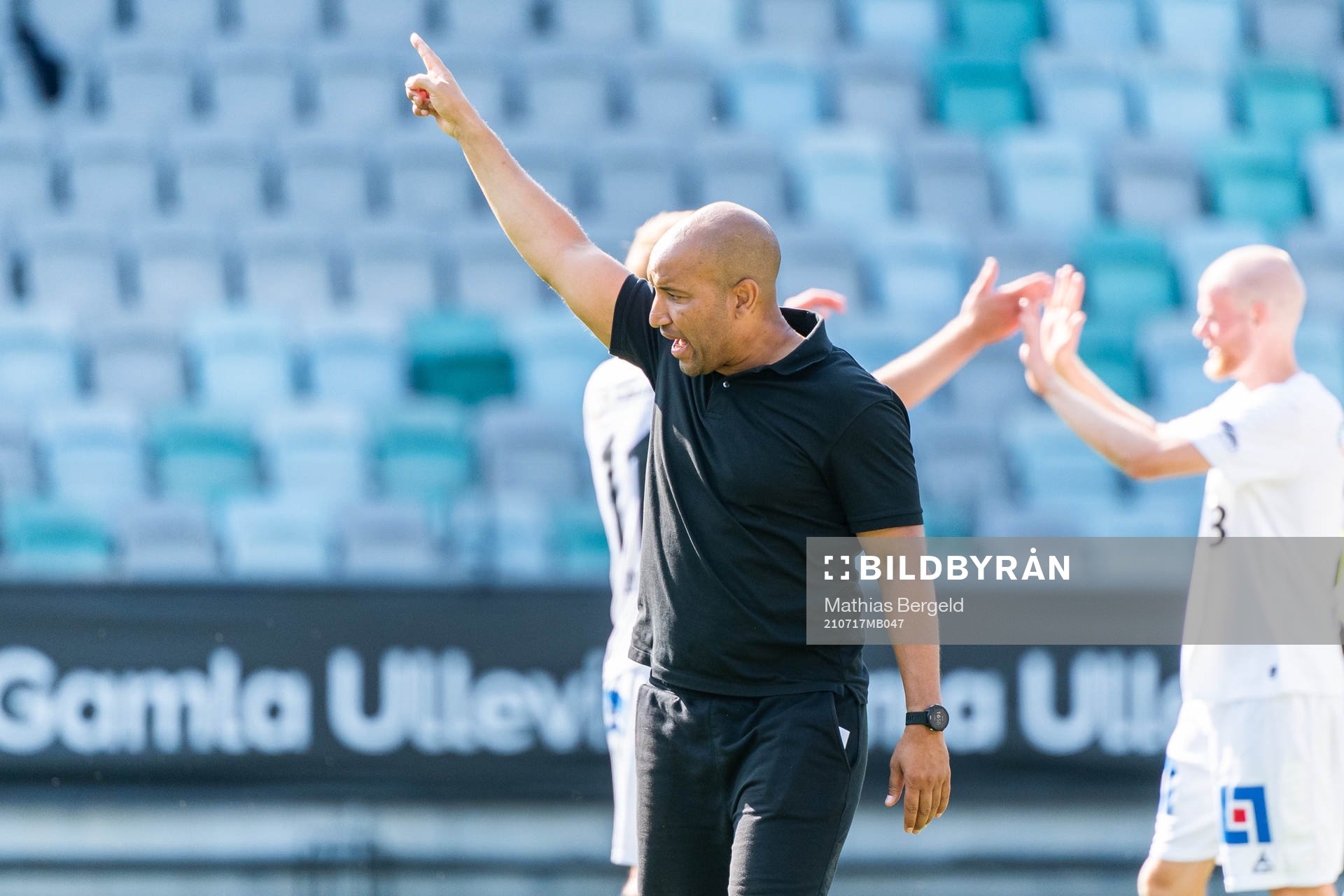 Brages tränare Klebér Saarenpää jublar efter fotbollsmatchen i Superettan mellan GAIS och Brage den 17 juli 2021 i Göteborg. 