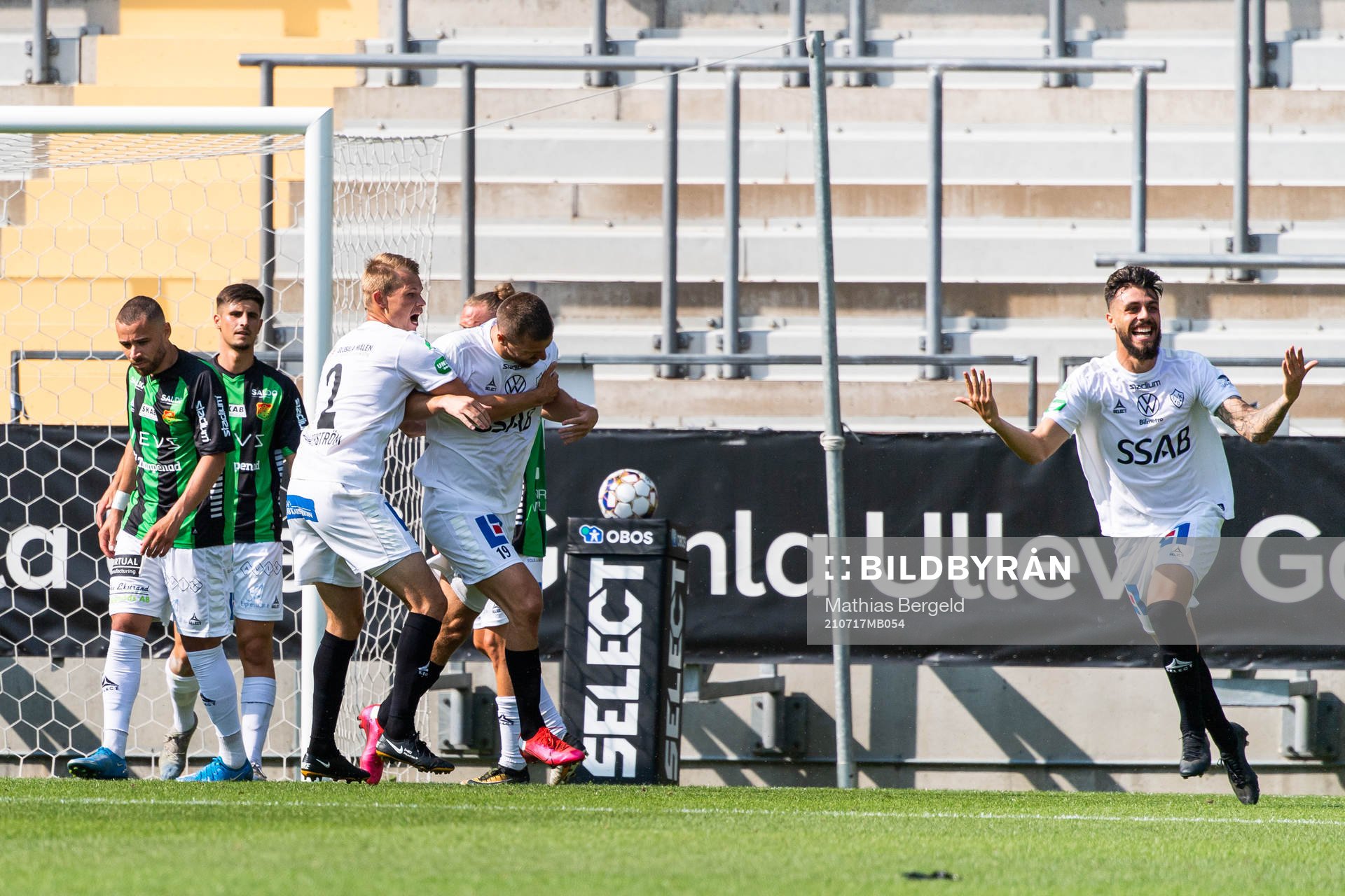 Brages Alexander Zetterström, Shkodran Maholli och Nicolas Gianini Dantas jublar efter 0-2 under fotbollsmatchen i Superettan mellan GAIS och Brage den 17 juli 2021 i Göteborg.