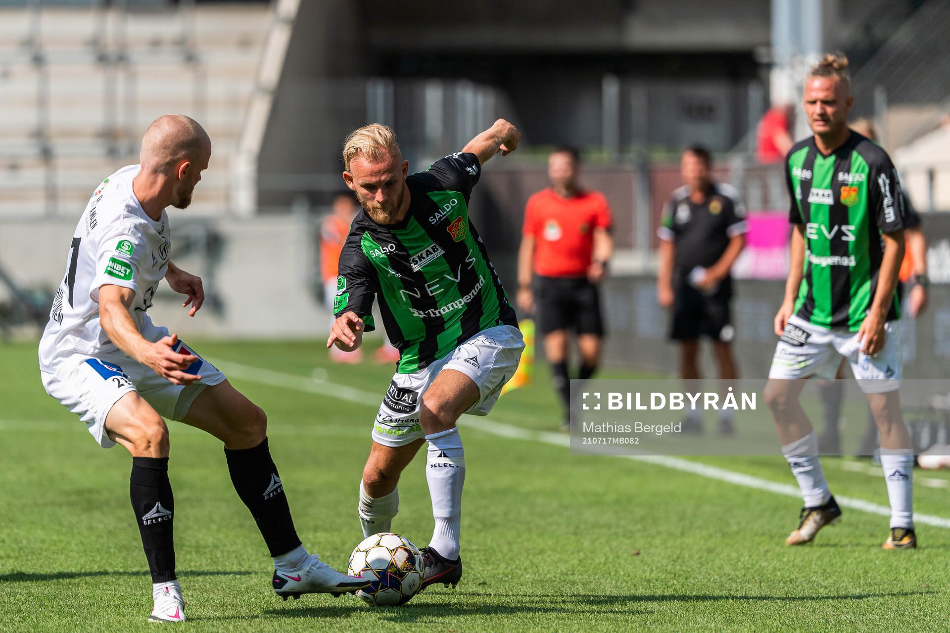 Brages Lukas Hiltunen och GAIS Niklas Andersen under fotbollsmatchen i Superettan mellan GAIS och Brage den 17 juli 2021 i Göteborg. 