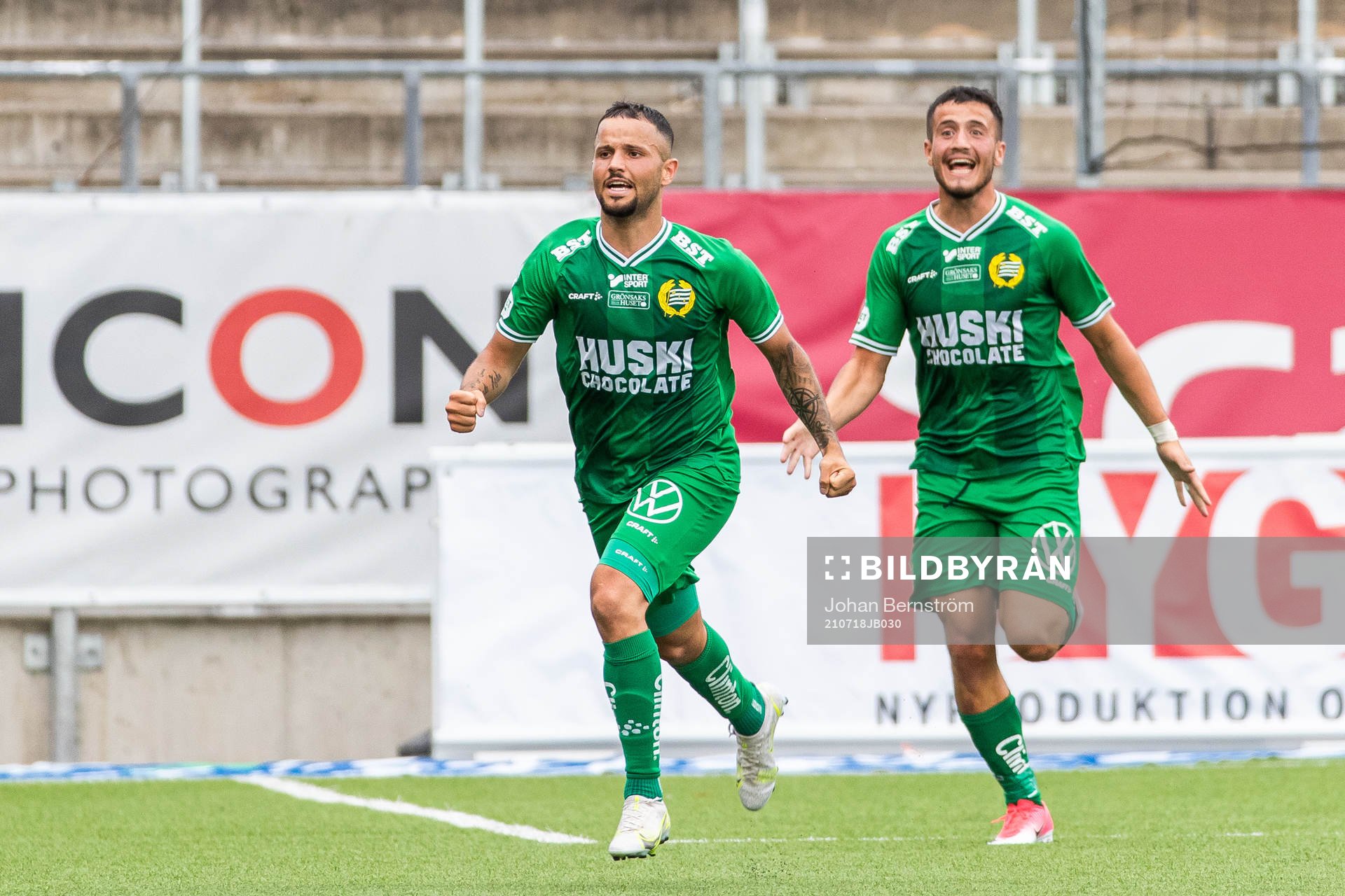 Hammarbys Mohanad Jeahze jublar bredvid Astrit Selmani