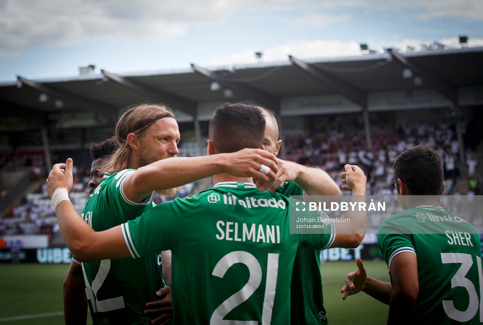 Hammarbys Björn Paulsen och Astrit Selmani jublar