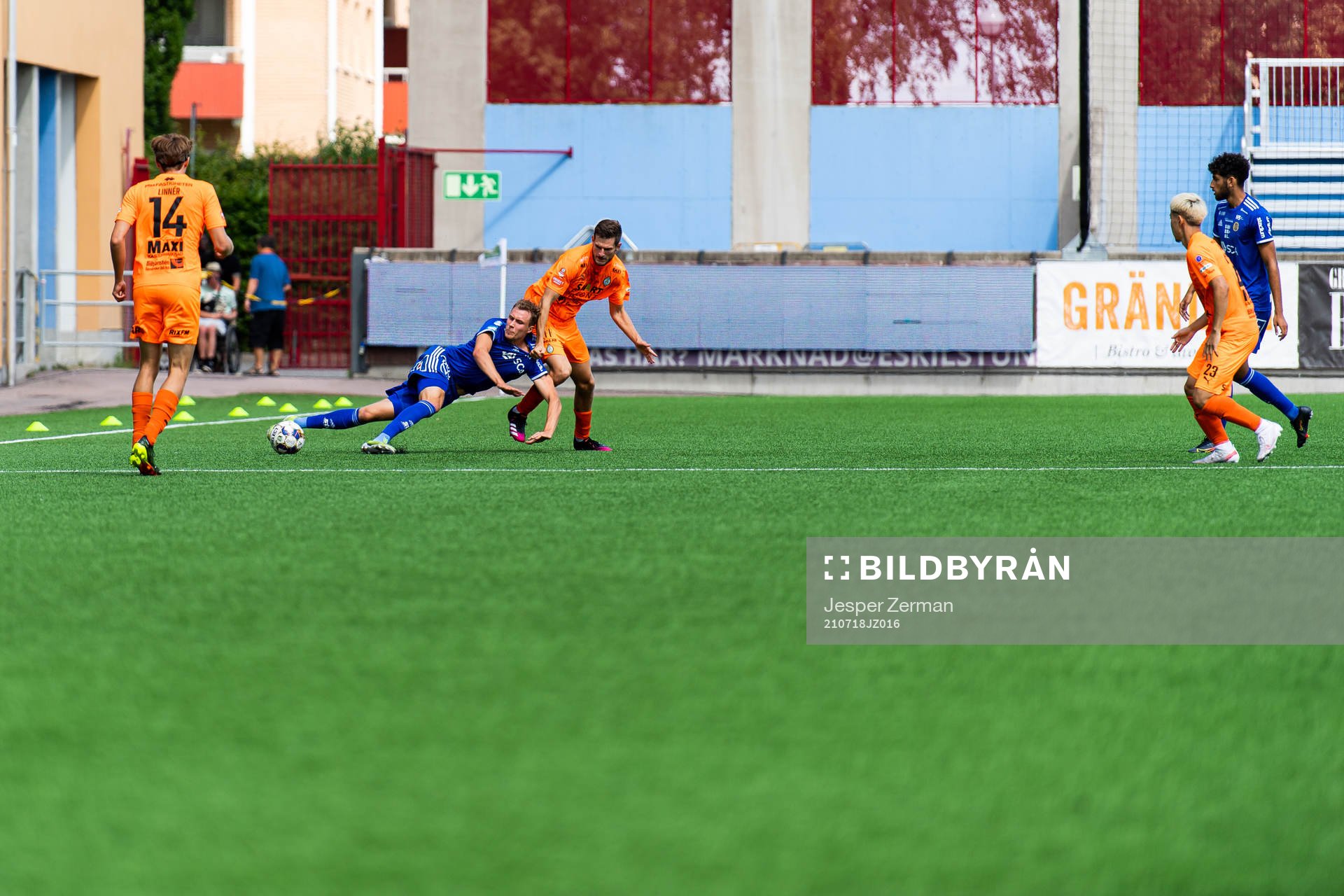 Sundsvalls Niklas Dalhström och AFC Eskilstunas Ashley