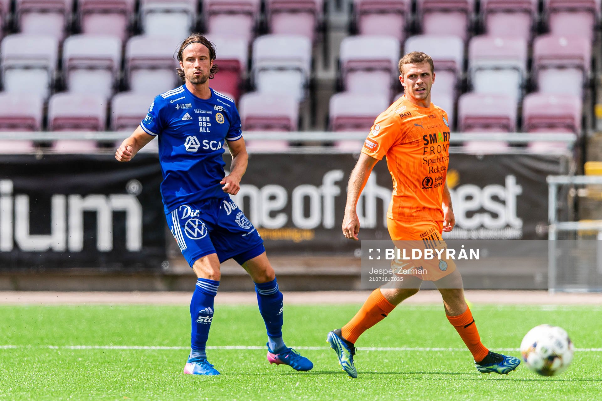 Sundsvalls Linus Hallenius och AFC Eskilstunas Jesper Manns