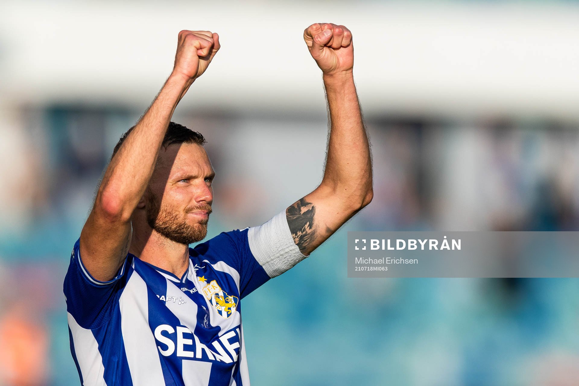 IFK Göteborgs Marcus Berg jublar och tackar publiken efter fotbollsmatchen i Allsvenskan mellan IFK Göteborg och Mjällby den 18 juli 2021 i Göteborg.