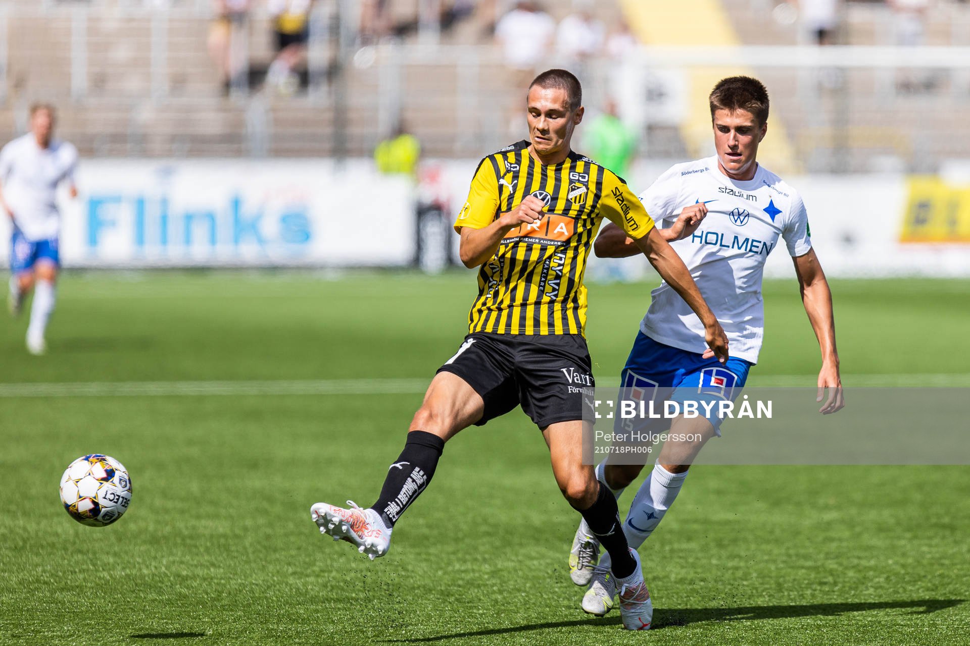 Häckens Tobias Carlsson och IFK Norrköpings Carl Björk