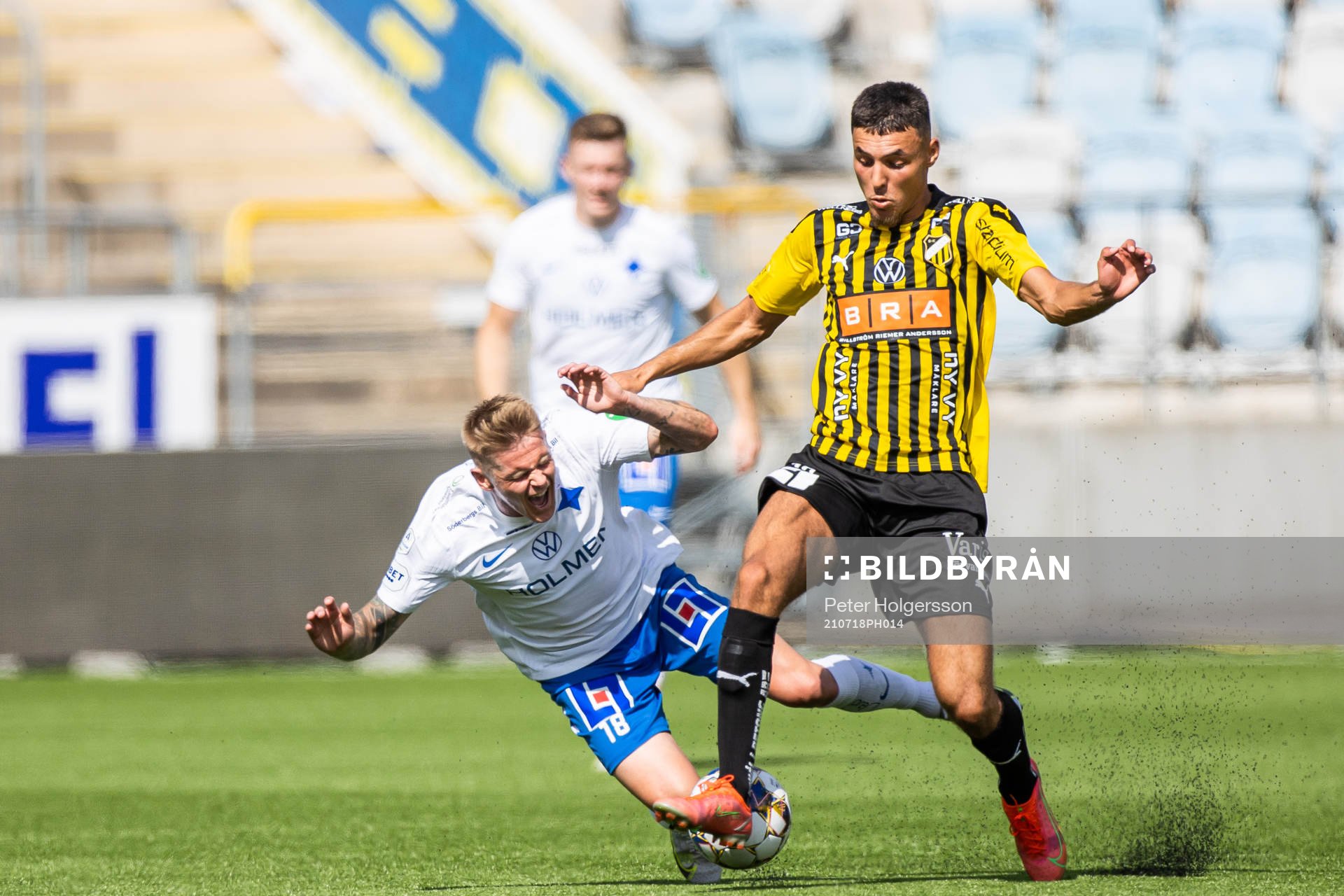 IFK Norrköpings Ari Skúlason och Häckens Ali Youssef