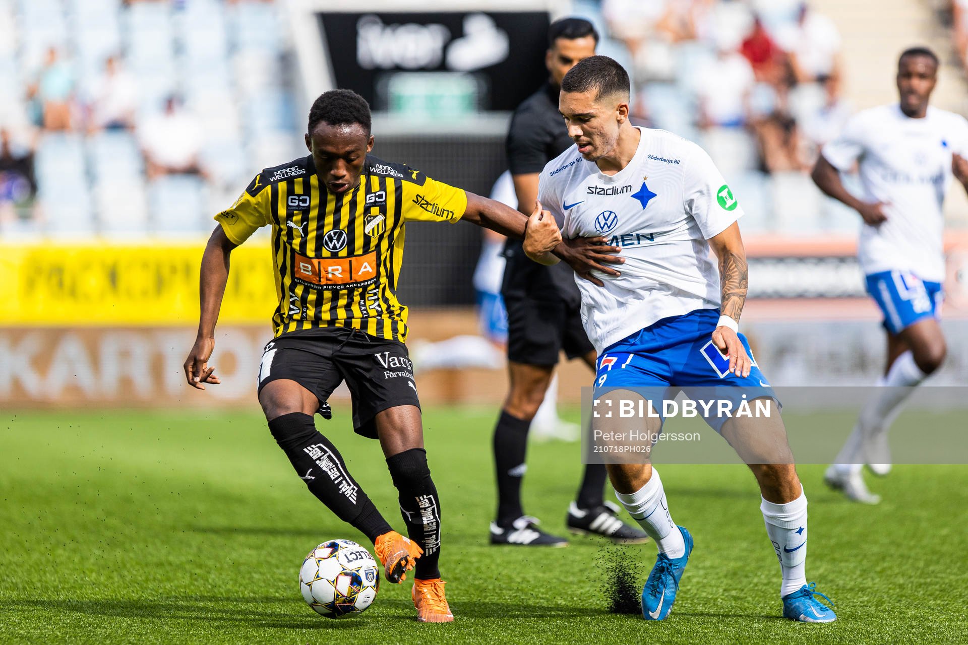 Häckens Benie Adama Traore och IFK Norrköpings Lucas Lima