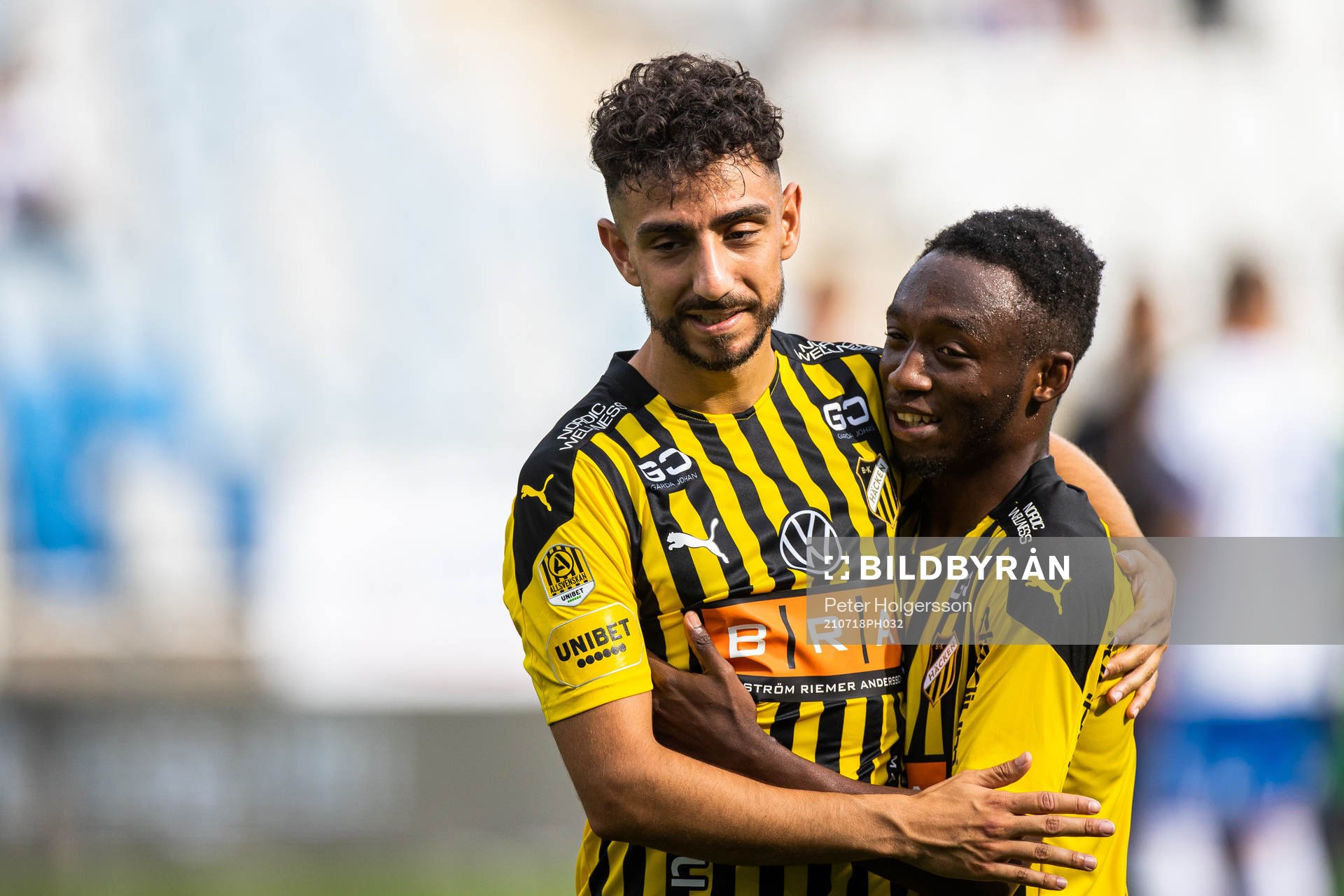 Häckens Daleho Irandust och Benie Adama Traore jublar