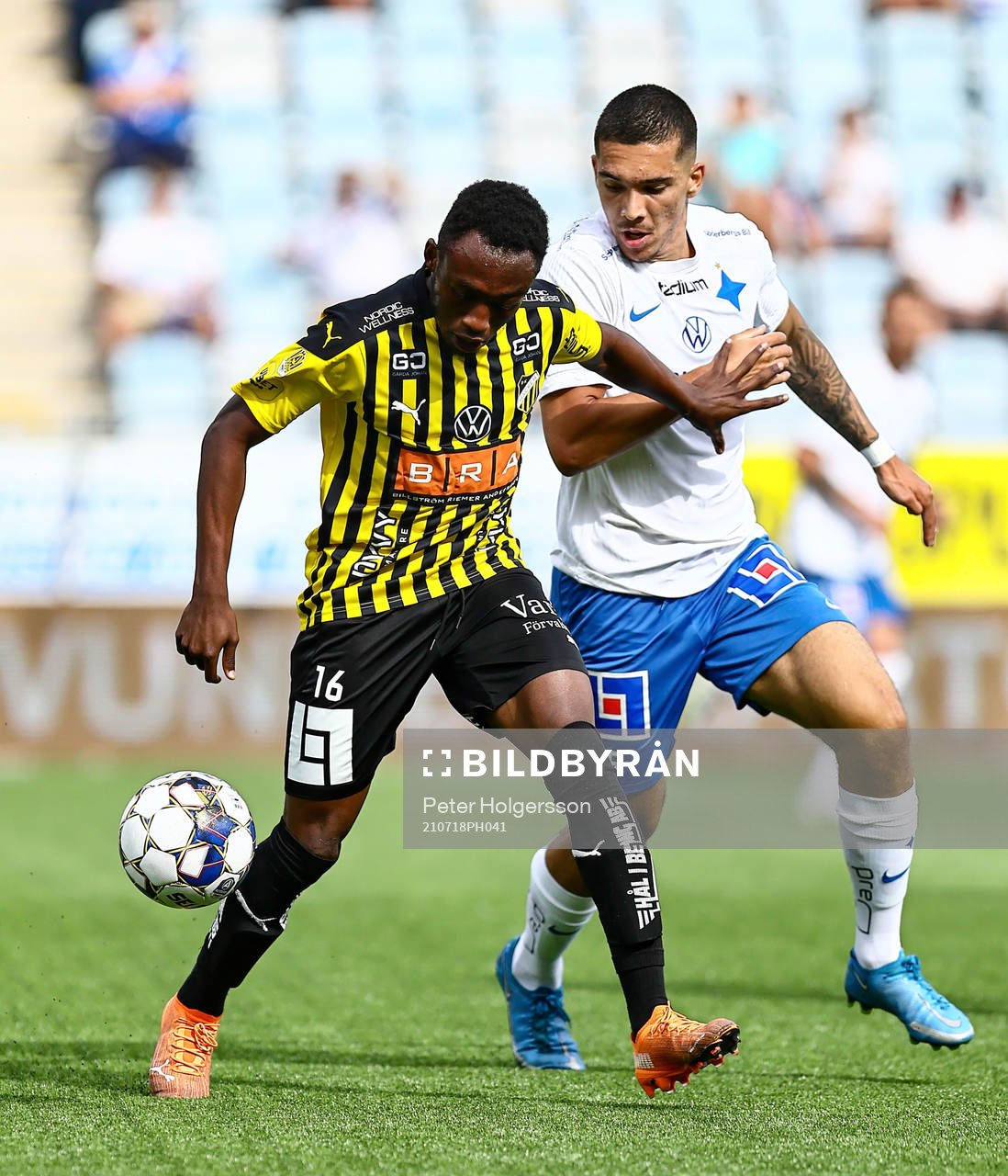 Häckens Benie Adama Traore och IFK Norrköpings Lucas Lima