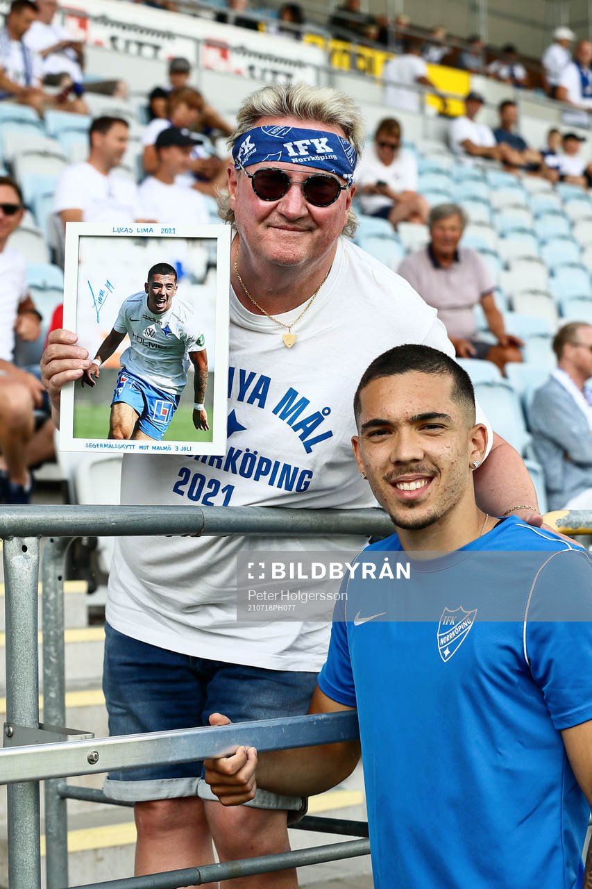Supporter Calle Ågren med IFK Norrköpings Lucas Lima