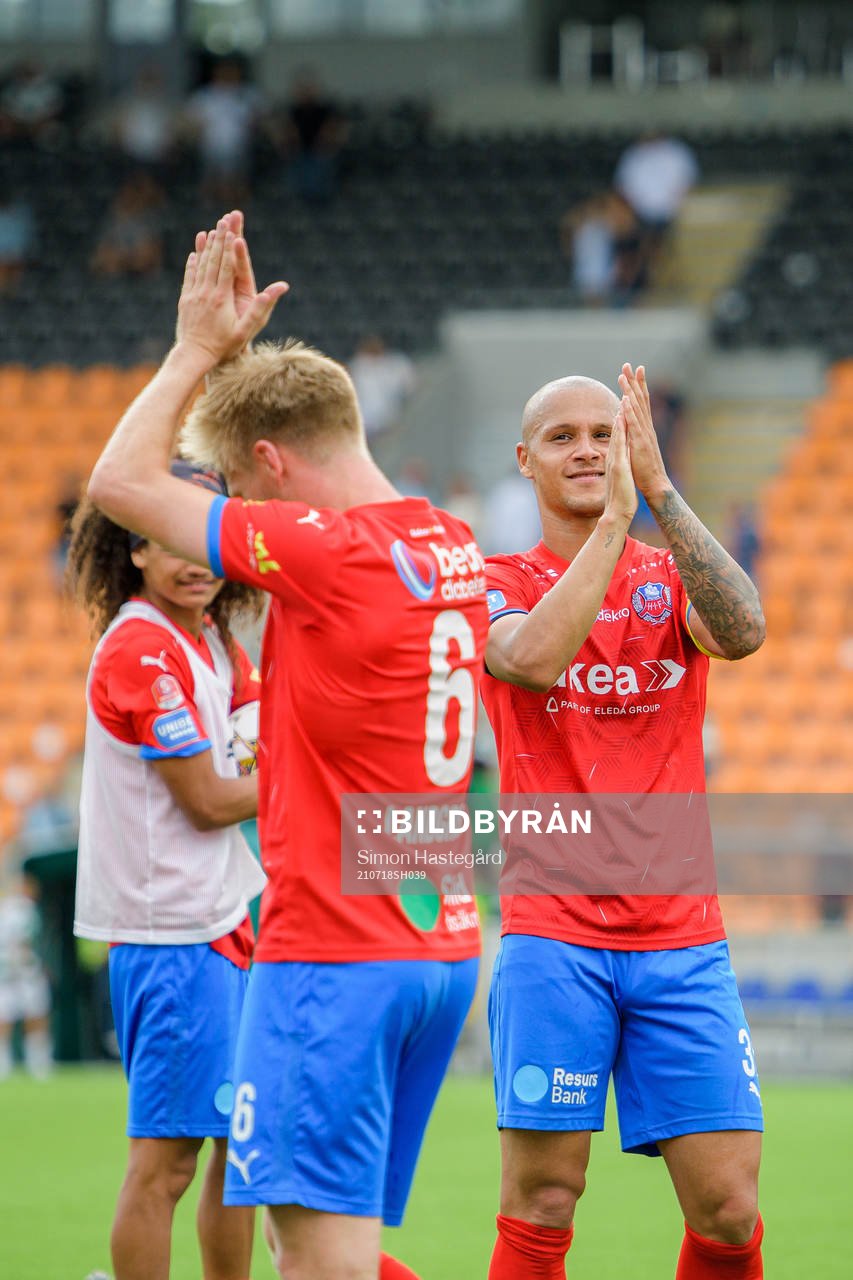 Helsingborgs Anthony van den Hurk jublar efter fotbollsmatchen i Superettan mellan Västerås SK och Helsingborg den 18 juli 2021 i Västerås.