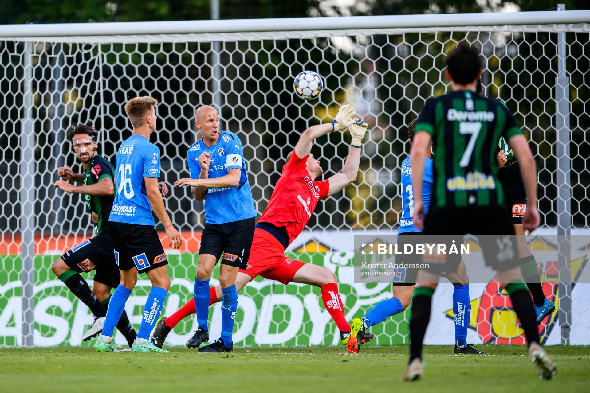 Halmstads målvakt Malkolm Nilsson Säfqvist släpper in 0-1
