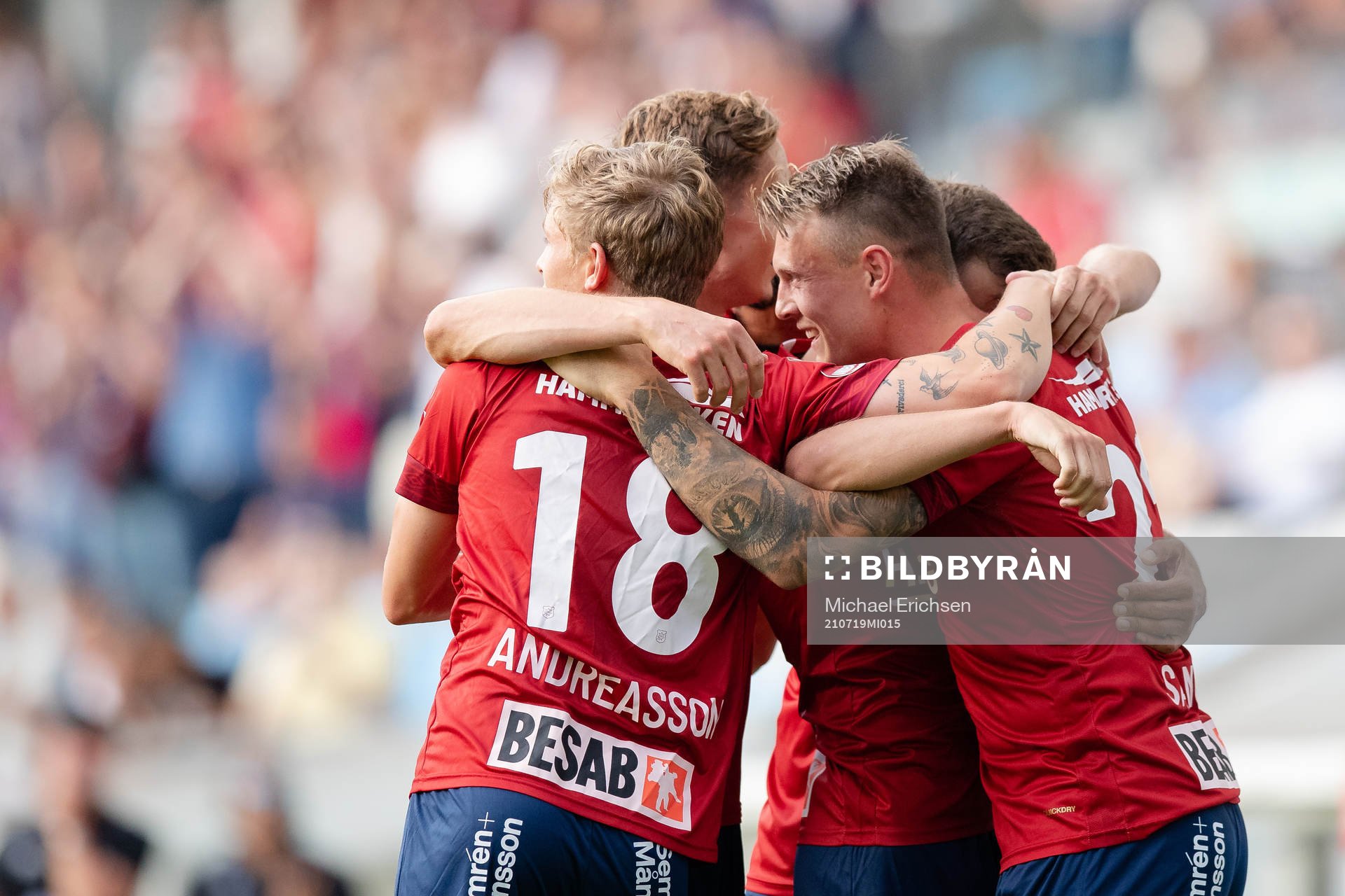 Örgrytes Ajdin Zeljkovic jublar med lagkamrater