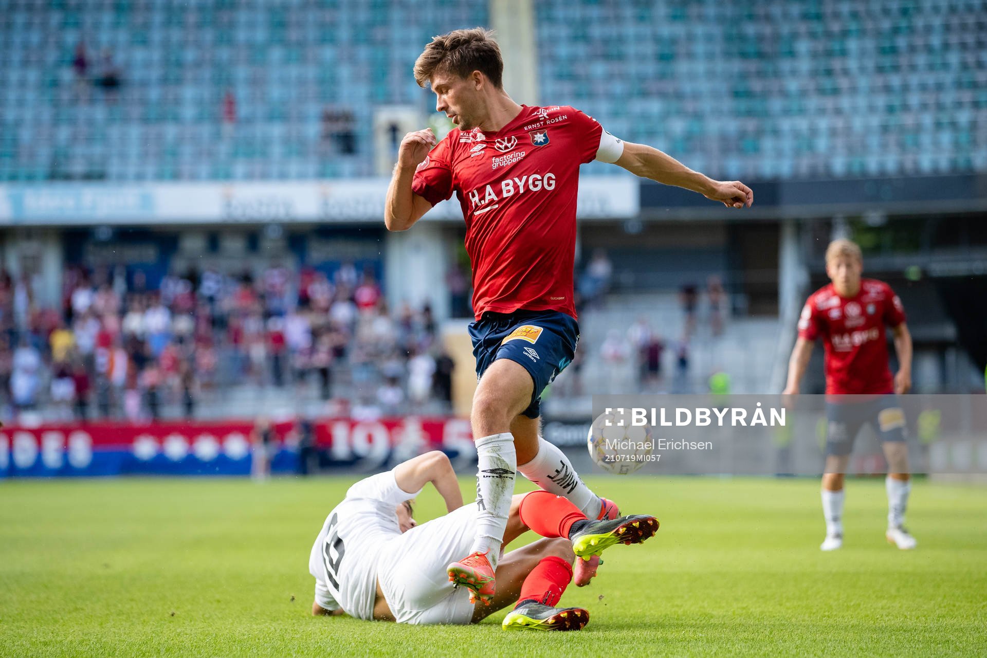 Vasalunds Yasuoka Takuto glidtacklar Örgrytes Daniel