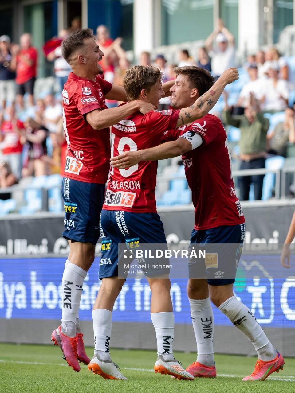 Örgrytes Daniel Paulson jublar med Anton Andreasson och Ajdin Zeljkovic efter sitt 1-o mål under fotbollsmatchen i Superettan mellan Örgryte och Vasalund den 19 juli 2021 i Göteborg.