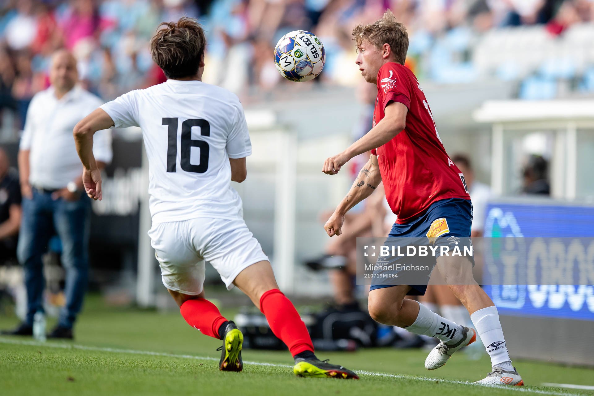 Vasalunds Yasuoka Takuto och Örgrytes Anton Andreasson under fotbollsmatchen i Superettan mellan Örgryte och Vasalund den 19 juli 2021 i Göteborg.