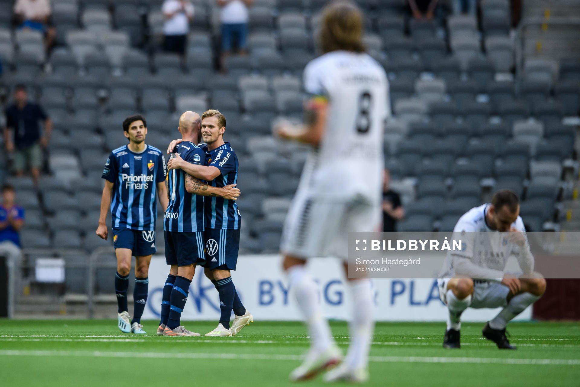 Djurgårdens Magnus Eriksson och Hampus Finndell jublar