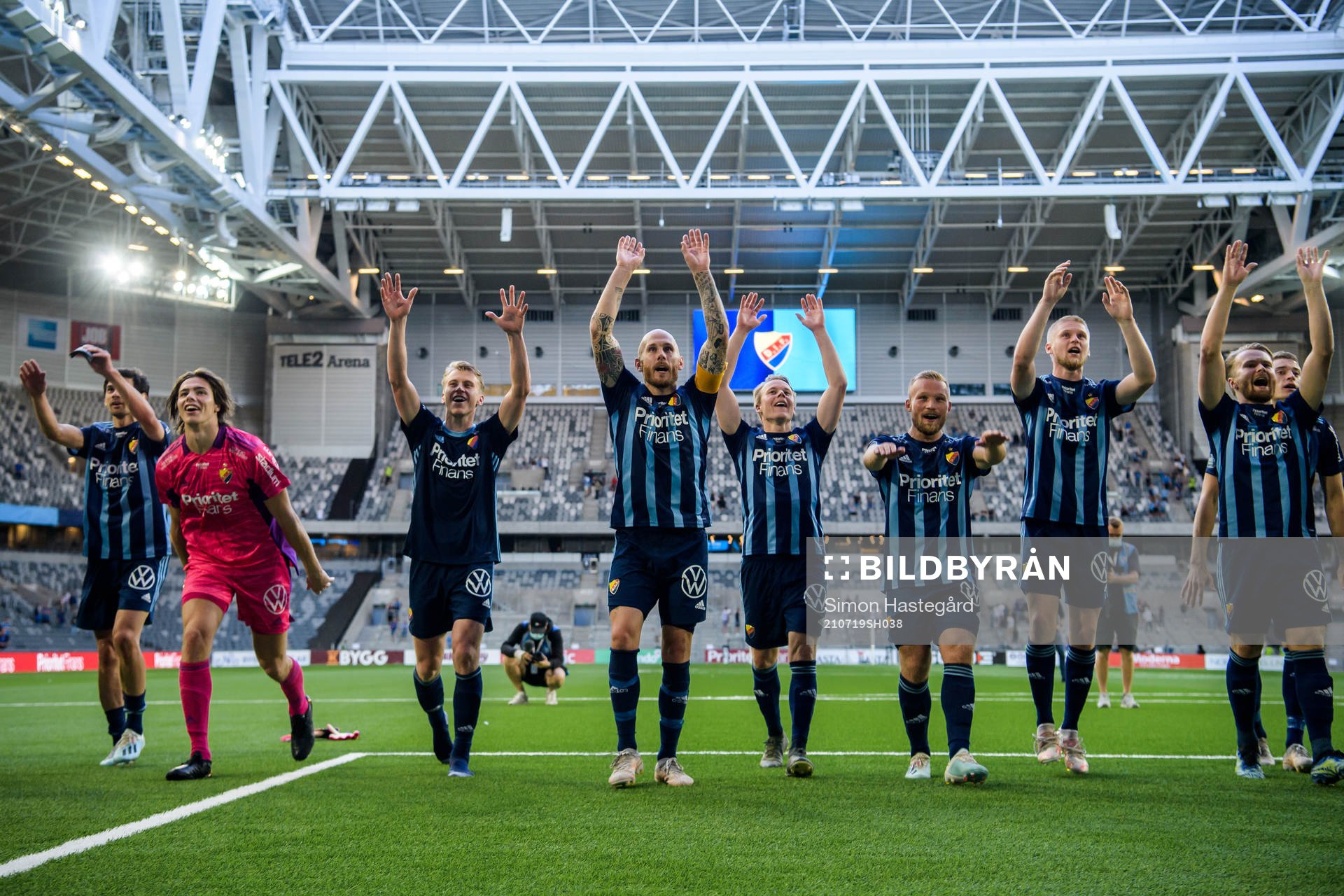 Djurgårdens Magnus Eriksson jublar framför publiken