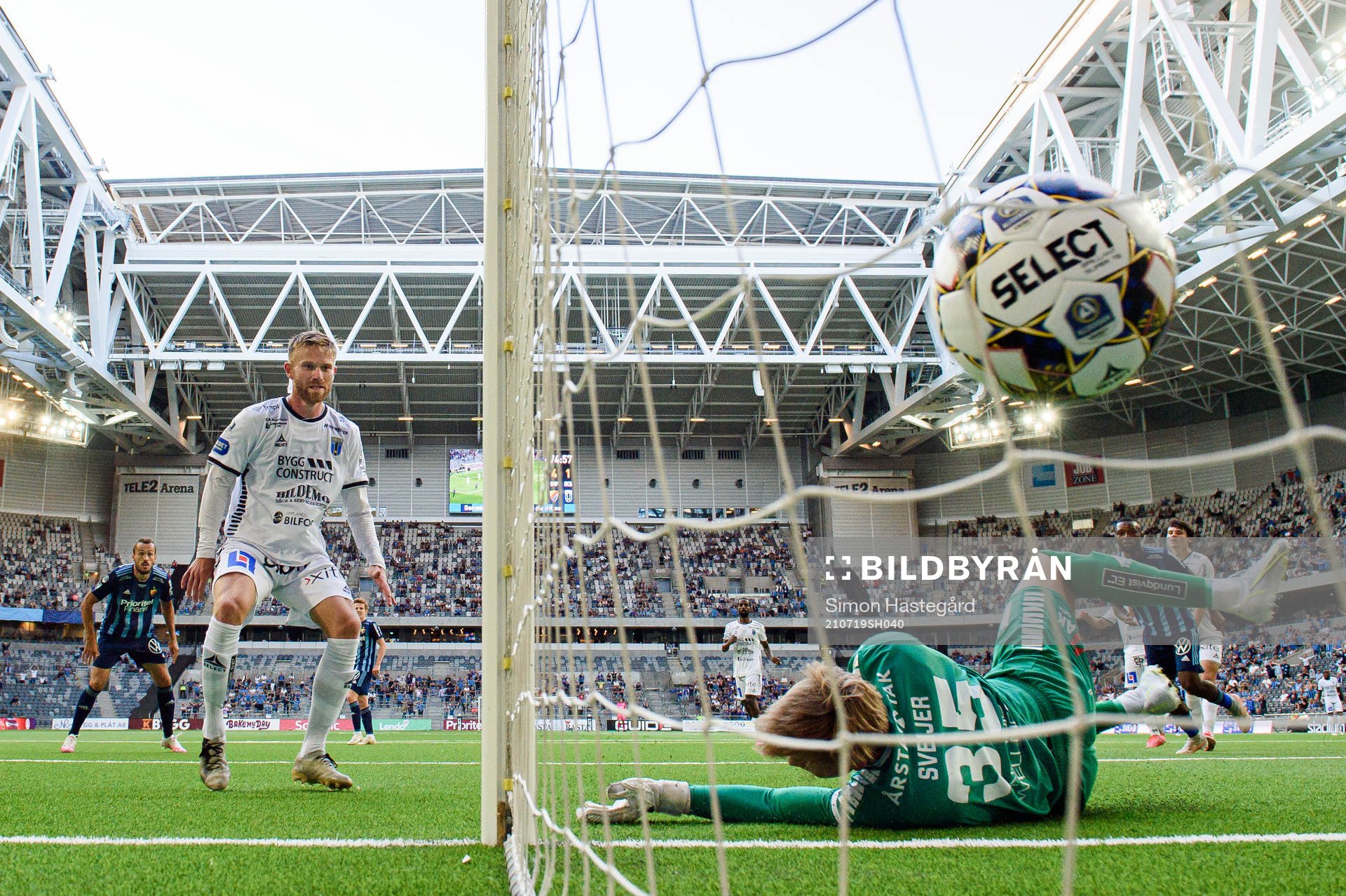 Djurgårdens Emmanuel Banda gör 5-1 bakom Sirius Dennis
