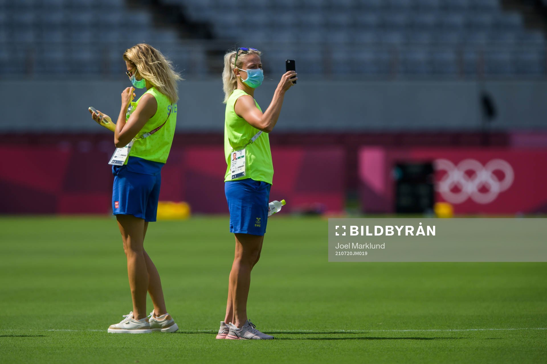 Fridolina Rolfö and Hanna Glas of the Swedish national
