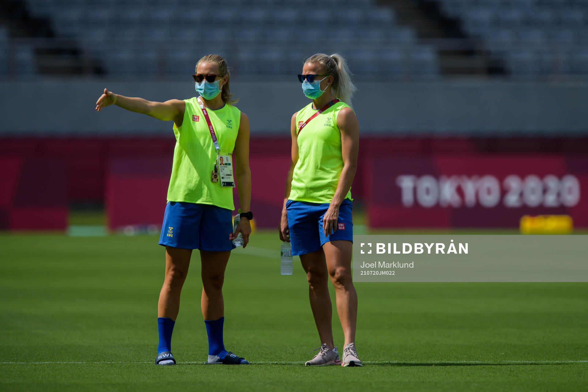 Magdalena Eriksson and Hanna Glas of the Swedish national